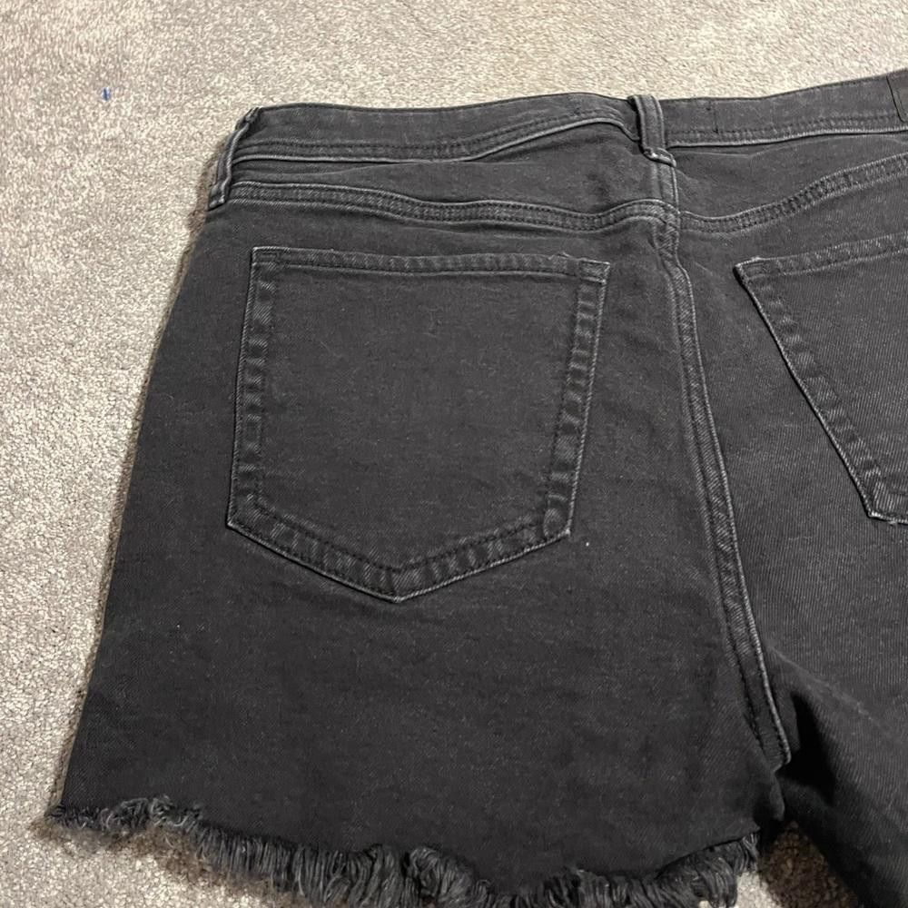 Designer Hollister curvy high rise distressed mom short Size 32" / US 10 / IT 46 - 8 Thumbnail