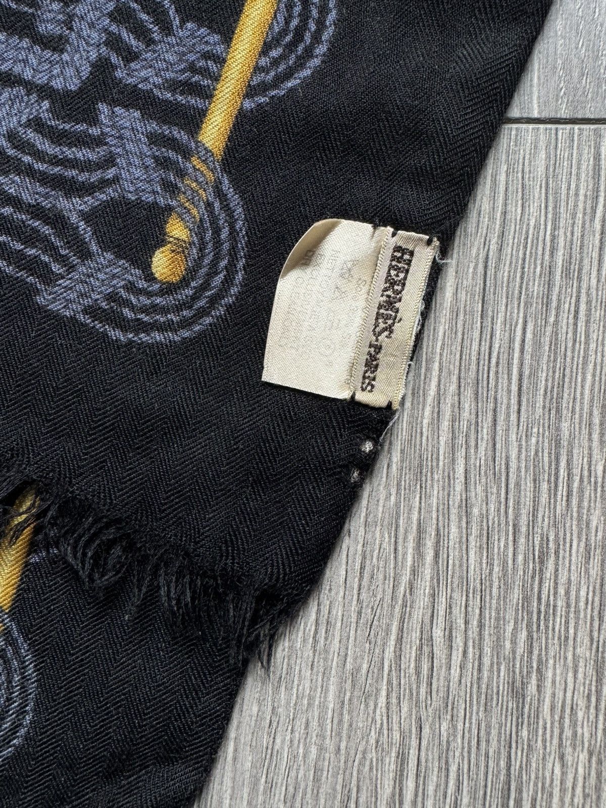 Hermes Hermès Les Cavaliers d'or Black/Gold Cashmere/Silk scarf OS Size ONE SIZE - 12 Thumbnail