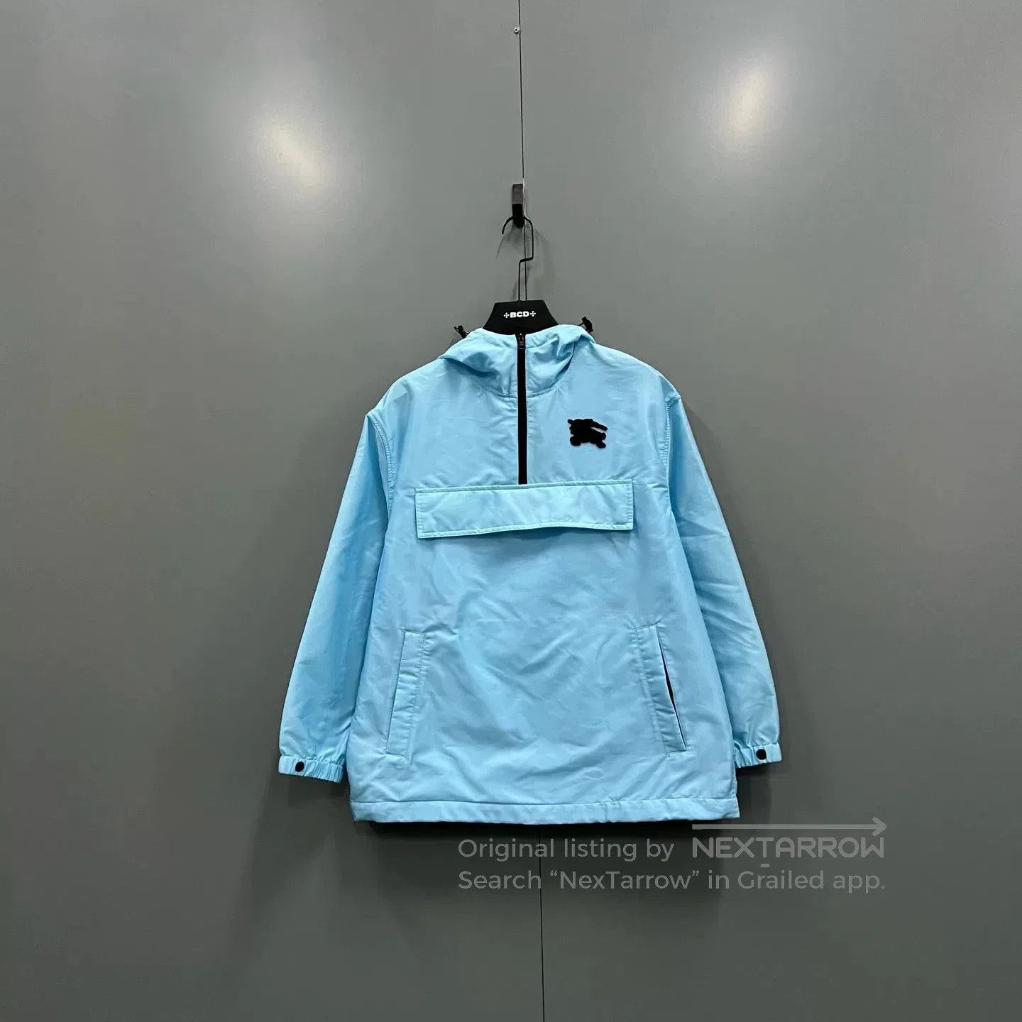 Burberry Burberry Logo Patch Half. Size S / US 4 / IT 40 - 1 Thumbnail