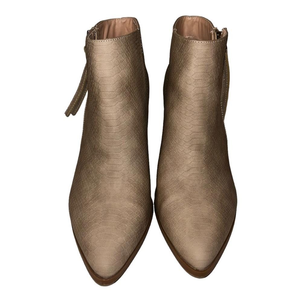Designer Zby l Pointed Toe Chelsea Boots Size 9 Size US 9 / IT 39 - 2 Thumbnail