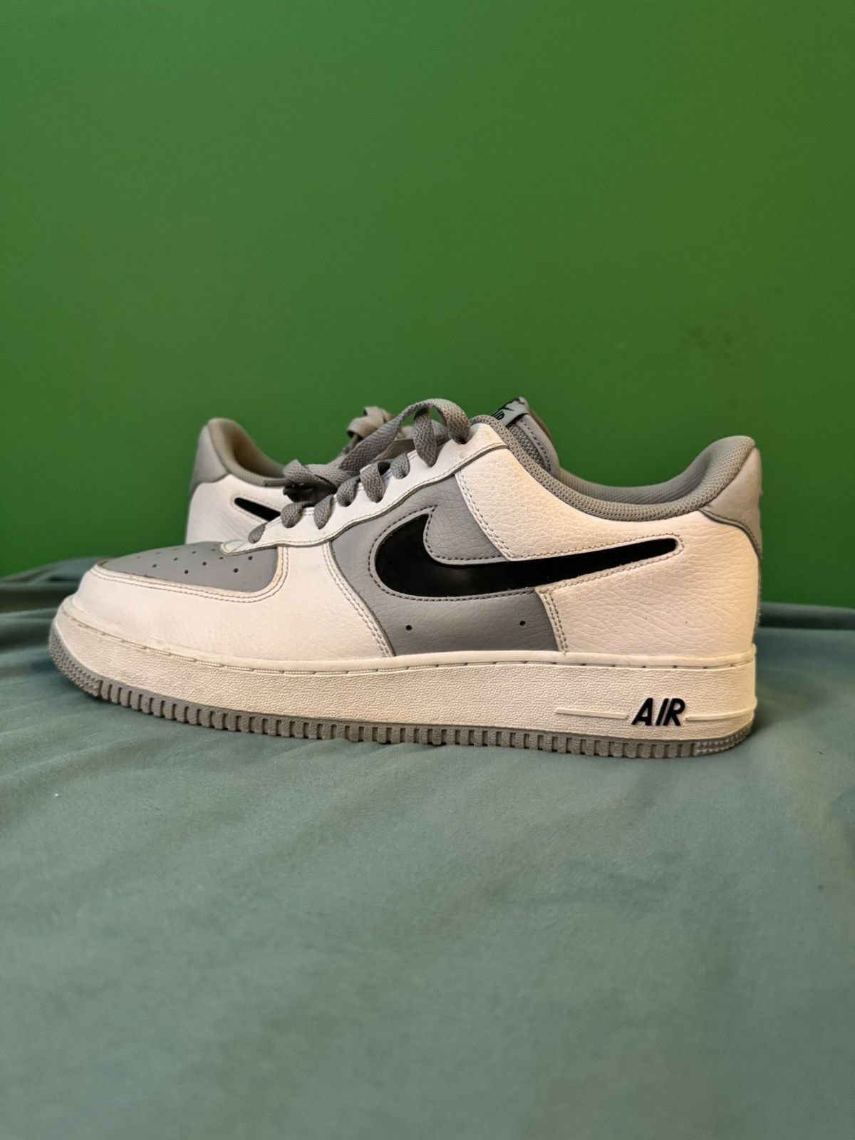 Nike Nike Air Force 1 low white grey black swoosh 2022 Size US 10.5 / EU 43-44 - 1 Thumbnail