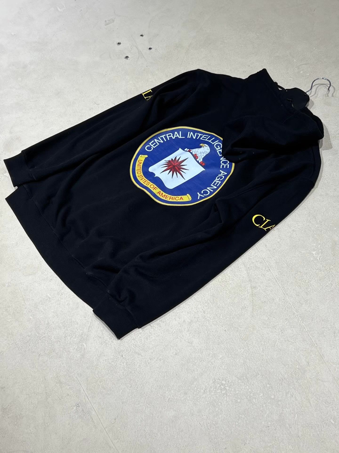 Vintage Vintage CIA Hoodie Q13 Size US L / EU 52-54 / 3 - 6 Thumbnail