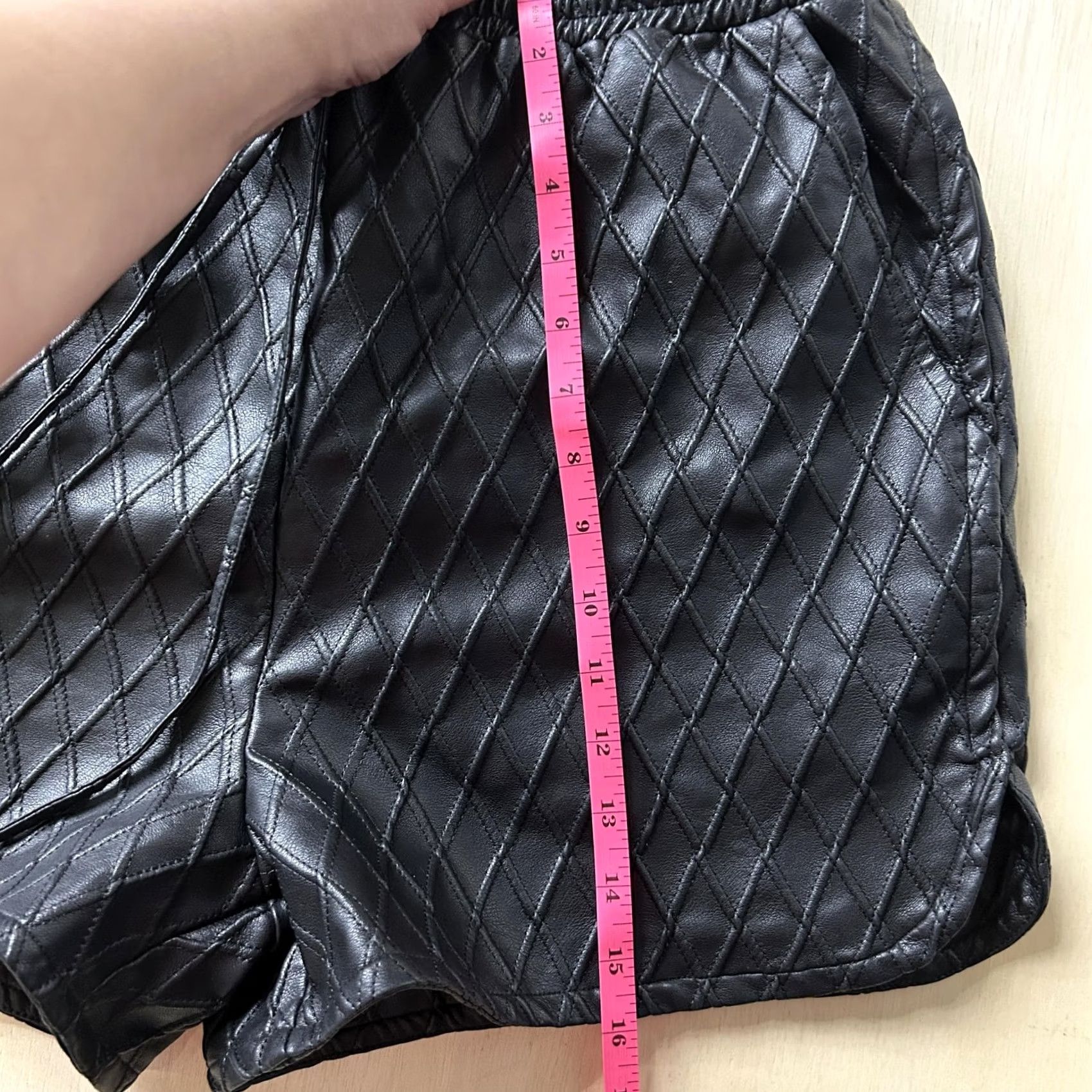 J.Crew J.Crew Womens Large Black Quilted Faux Leather Sweat Shorts Drawstring Pockets Lounge Casual - Mens/Womens? Size 36" / US 14 / IT 50 - 7 Thumbnail