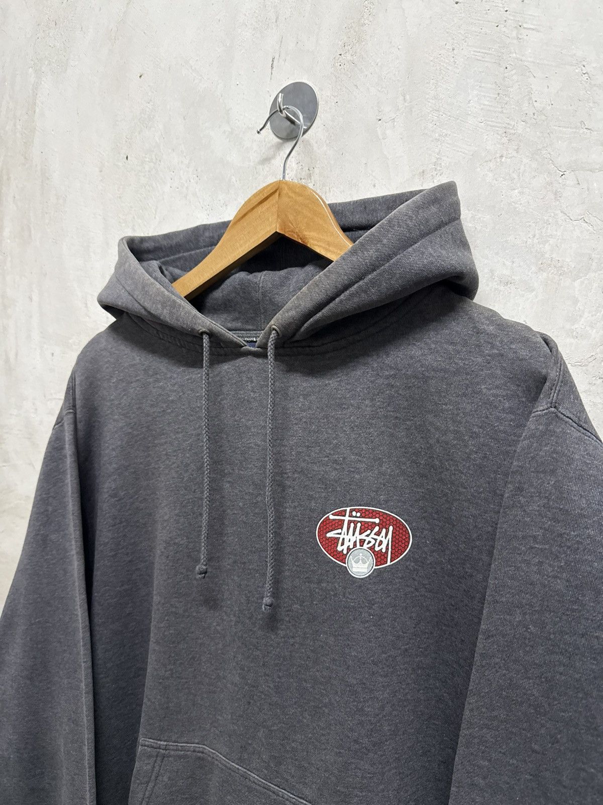 Stussy Vintage Distressed Stussy Crown Oval Logo Hoodie Size US L / EU 52-54 / 3 - 5 Thumbnail