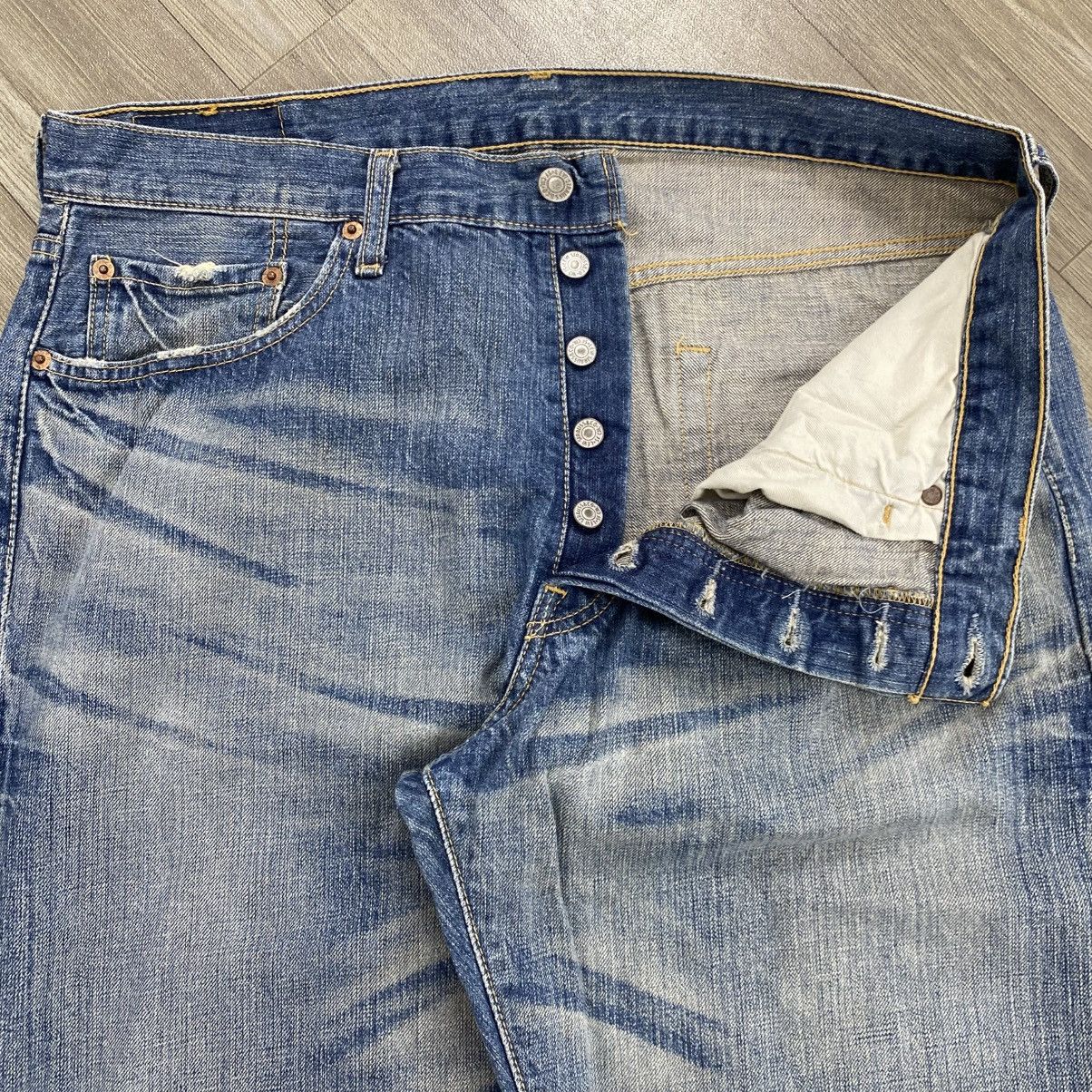Levi's Vintage Clothing 1990s Vintage Levis 501 36x32 Distressed Faded Blue Jeans Size US 36 / EU 52 - 4 Thumbnail