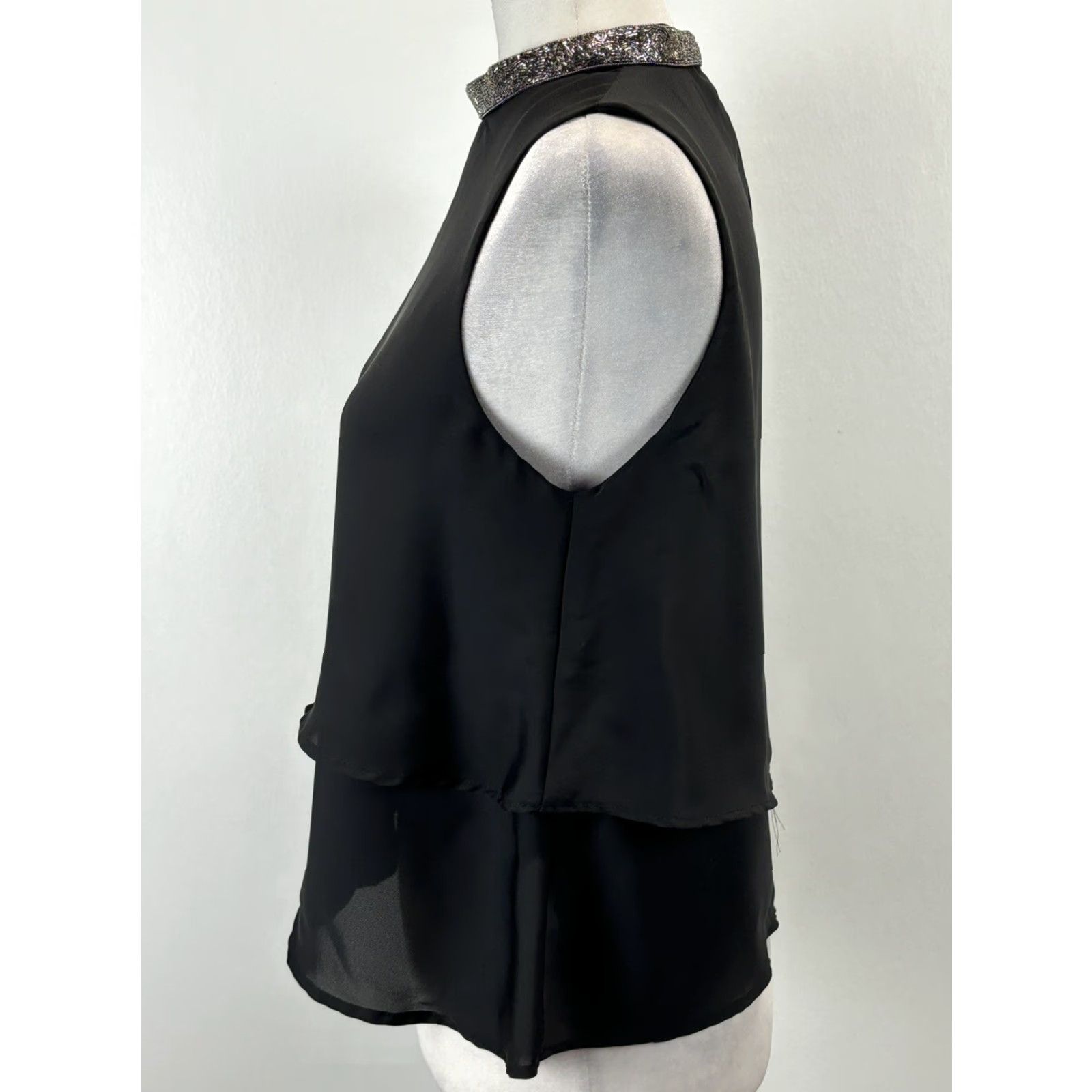 Zara VINTAGE? No. But we have Zara Basic Black Sleeveless Tiered Blouse with Silver Collar, Women, Size Small, Black, Sleeveless, Collared, Blouse. Size S / US 4 / IT 40 - 2 Thumbnail