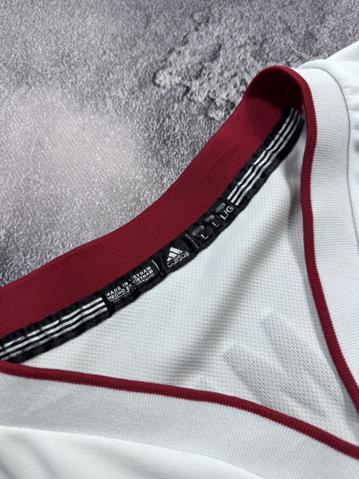 Adidas Miami Heat LeBron James #6 Adidas NBA Jersey — Vintage Heat Size US L / EU 52-54 / 3 - 7 Thumbnail