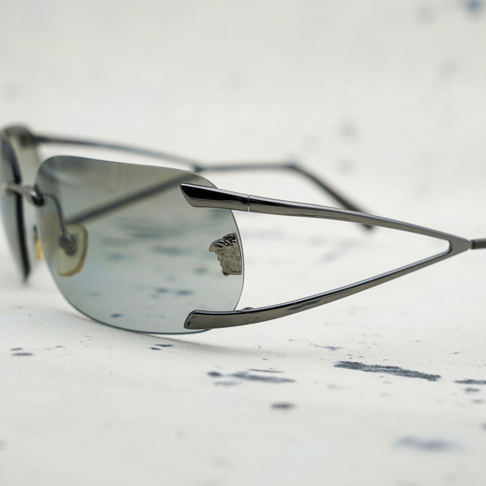 Versace Vintage versace n86 silver cut out medusa logo sunglasses Size ONE SIZE - 4 Thumbnail