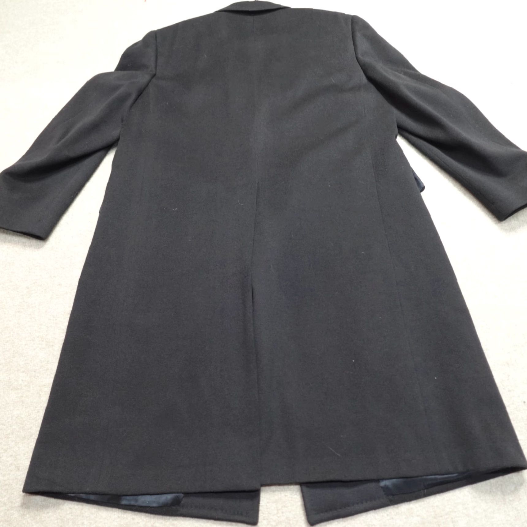 Hart Schaffner Marx VINTAGE Hart Schaffner Marx Overcoat Jacket 46 Black Solid Wool Gold Trumpeter Mens Size US S / EU 44-46 / 1 - 6 Thumbnail