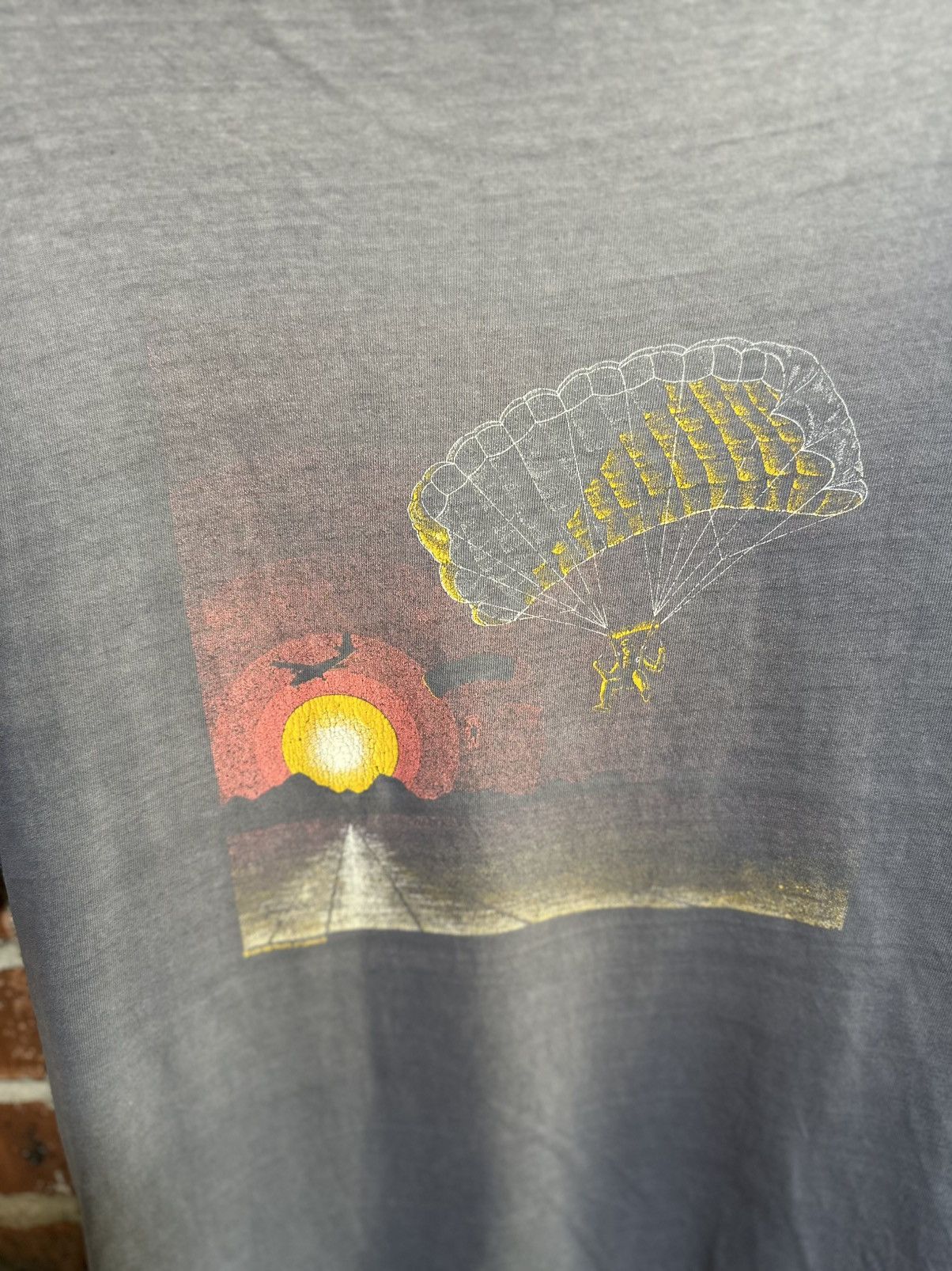 Hanes Thrashed Vintage Skydive Guam Faded Tee Size US L / EU 52-54 / 3 - 10 Thumbnail