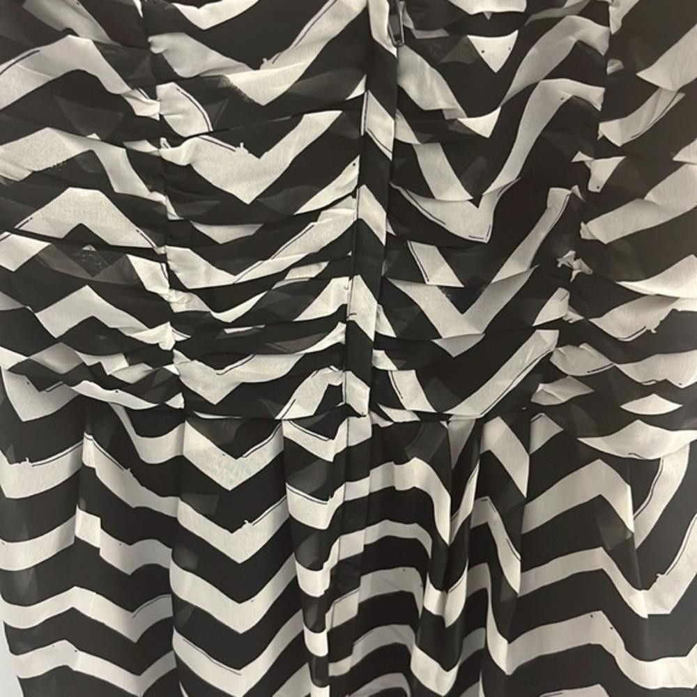 H&M H and M zig zag formal dress Size M / US 6-8 / IT 42-44 - 8 Thumbnail