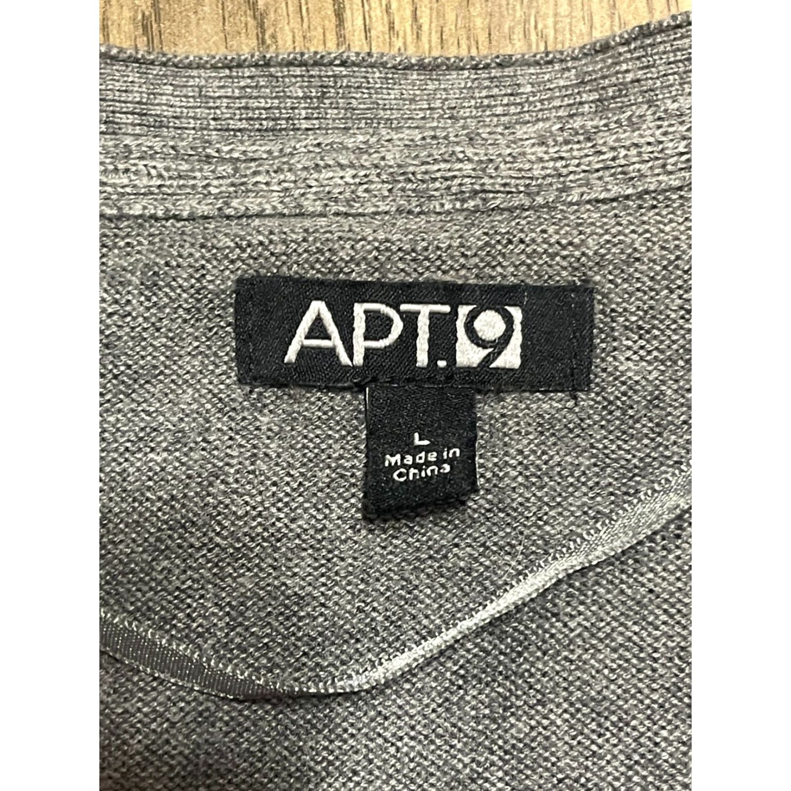 Apt. 9 **Women's Large Gray Apt. 9 Cardigan Sweater** User: Women's Large Gray Apt. 9 Cardigan Sweater Size L / US 10 / IT 46 - 7 Thumbnail