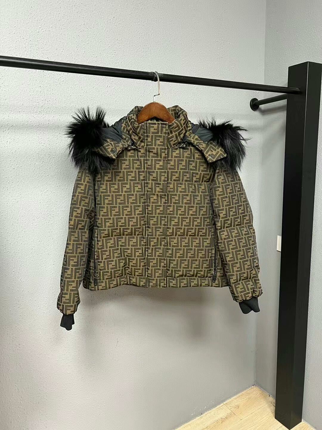 Fendi Fendi Fur-Collar Printed Down Jacket Size S / US 4 / IT 40 - 1 Thumbnail