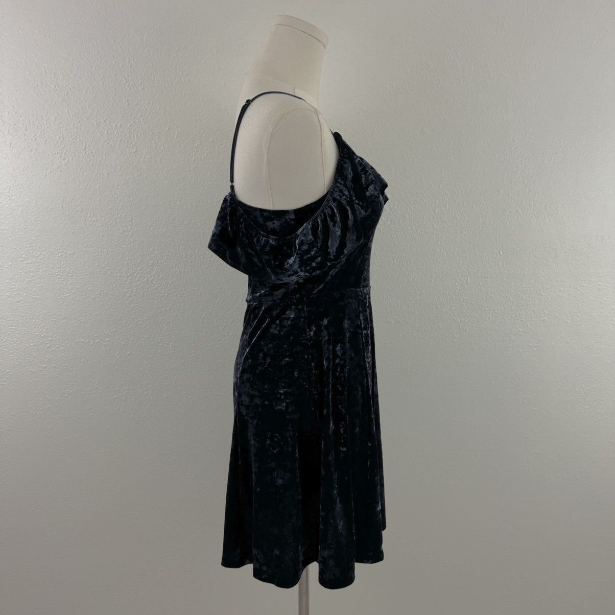 American Eagle Outfitters AMERICAN EAGLE Dark Blue Crushed Velvet Babydoll Mini Dress Size S / US 4 / IT 40 - 7 Thumbnail