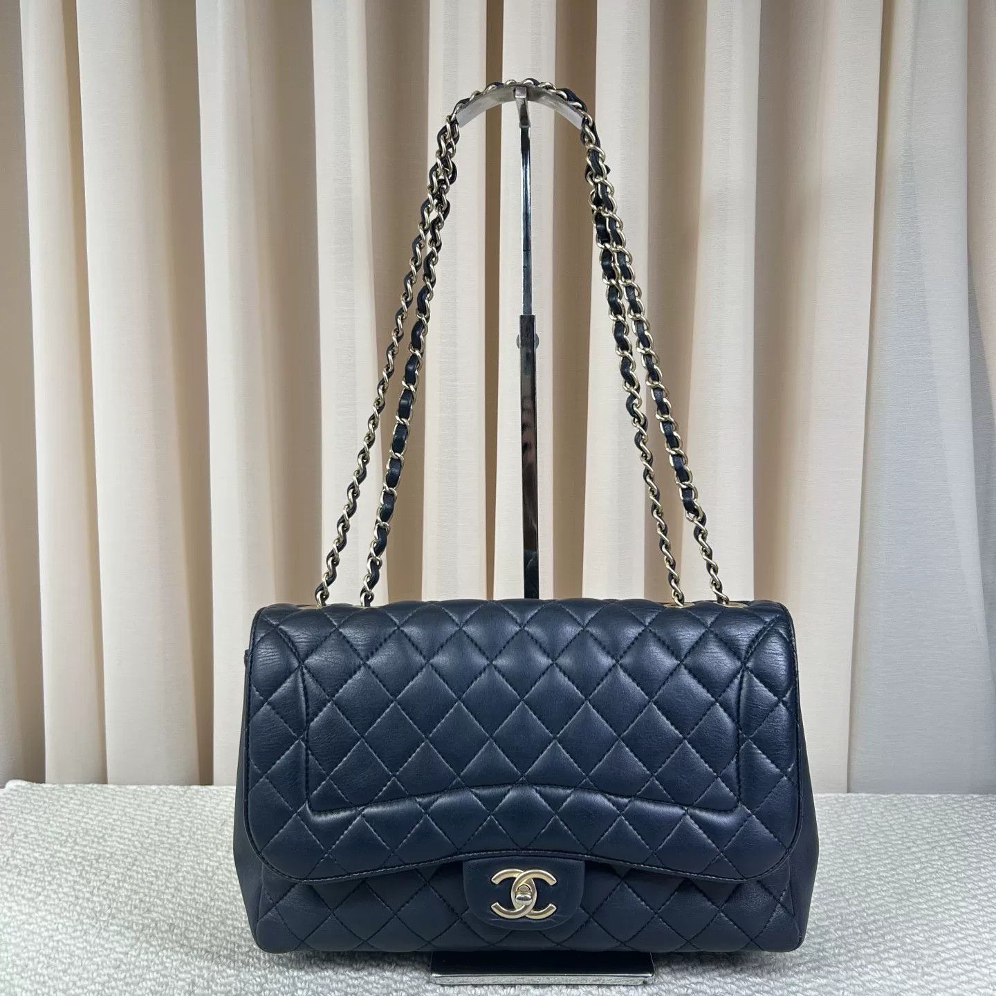 Chanel Pre-loved Bag Very good condition Size ONE SIZE - 1 Thumbnail
