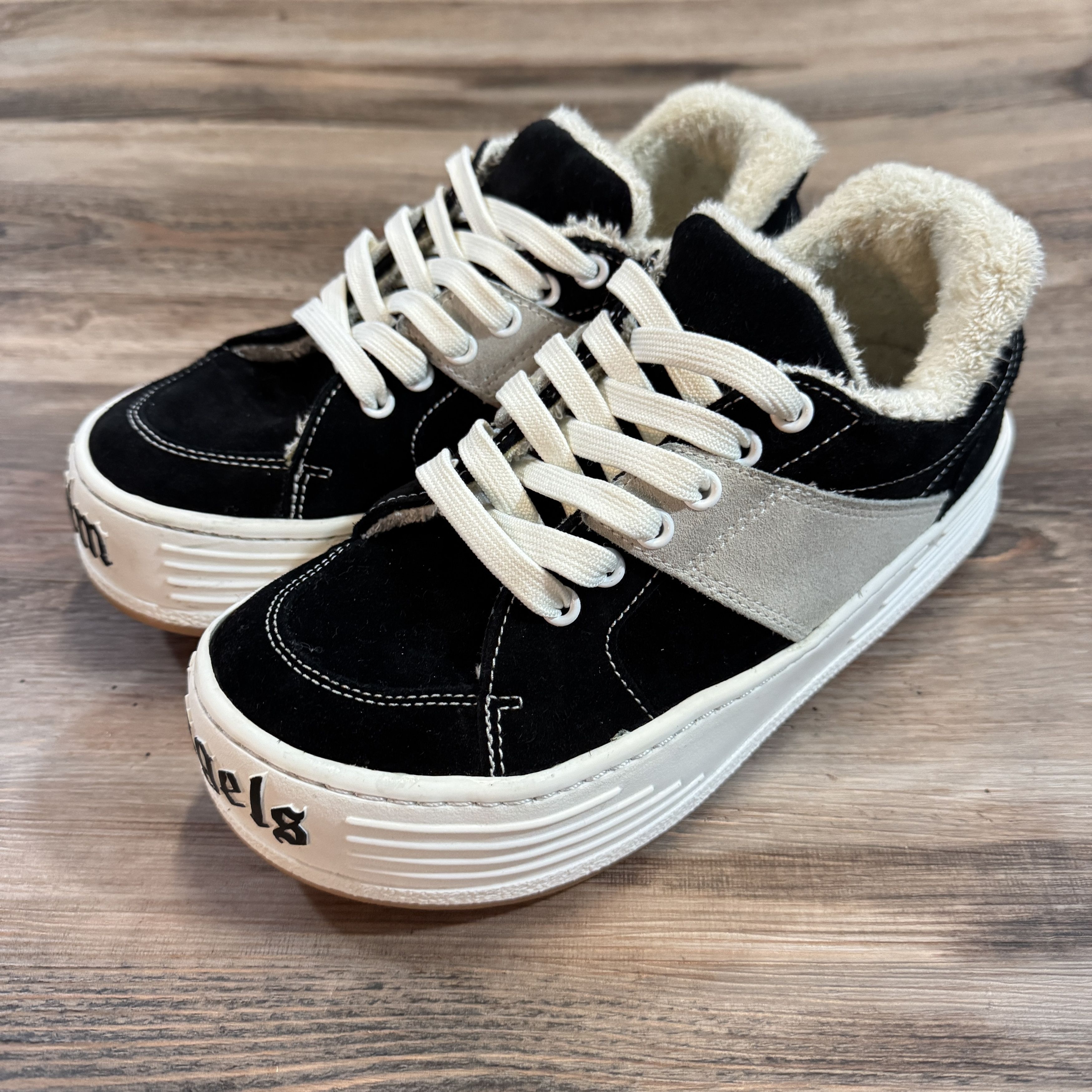 Palm AngelsパームエンジェルスSnow Puffed Sneakersスニーカー Palm Angels PALM ANGELS Snow Low Top Suede Chunky Platform