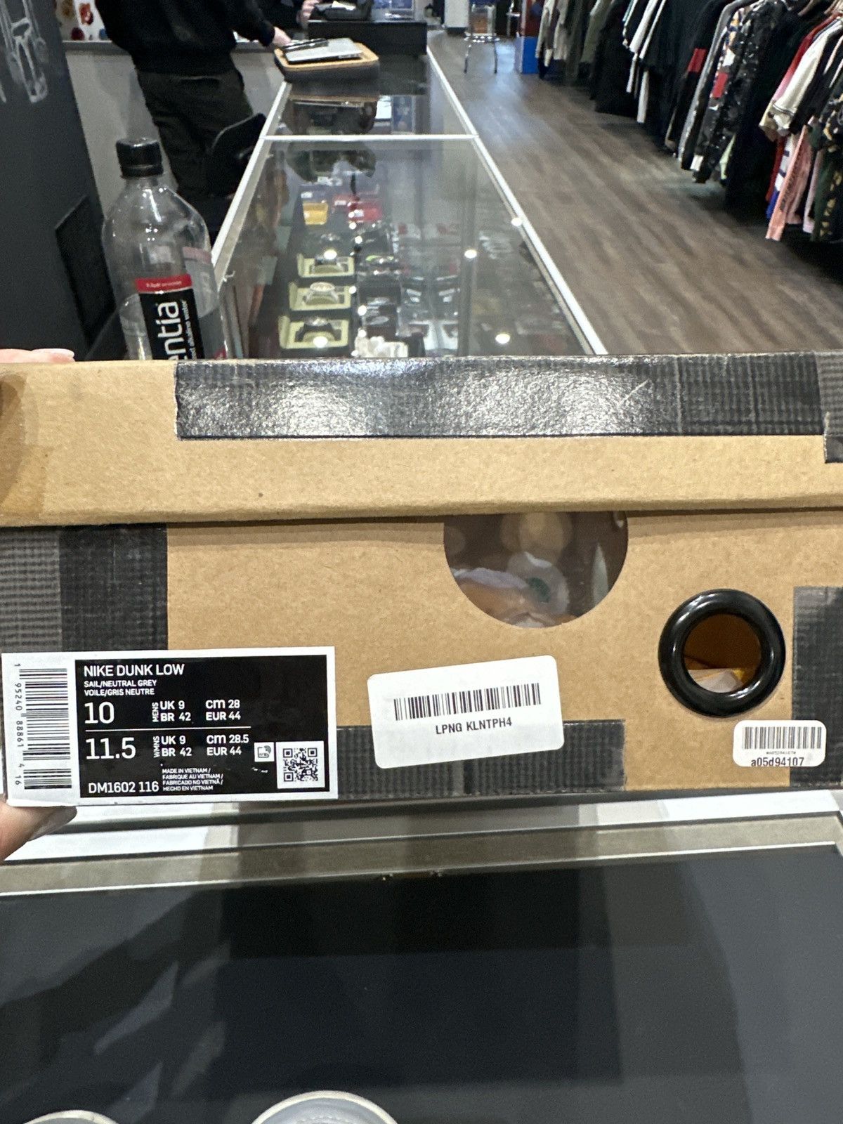 Nike × Off-White Nike Off-White Dunk Low Lot 26 Size US 10 / EU 43 - 7 Thumbnail
