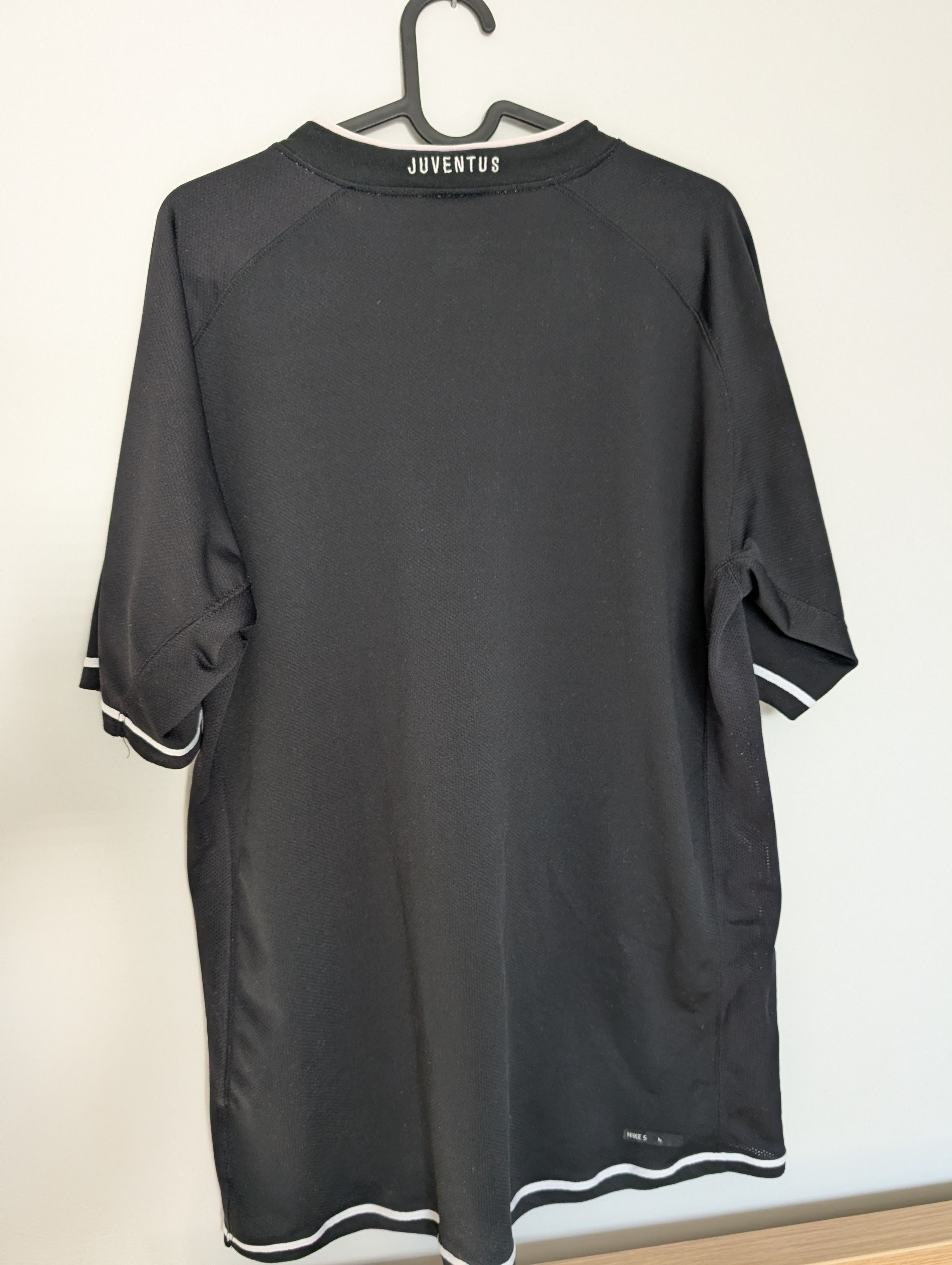 Nike Juventus 2006/07 Away Jersey Size US L / EU 52-54 / 3 - 6 Thumbnail