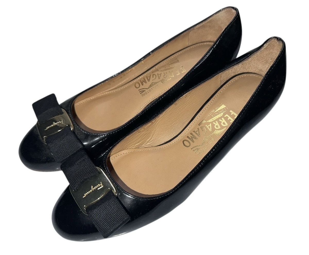 Salvatore Ferragamo Salvatore Ferragamo Black Leather Vera Bow Pump Heel SZ 5D Size US 5 / IT 35 - 1 Thumbnail