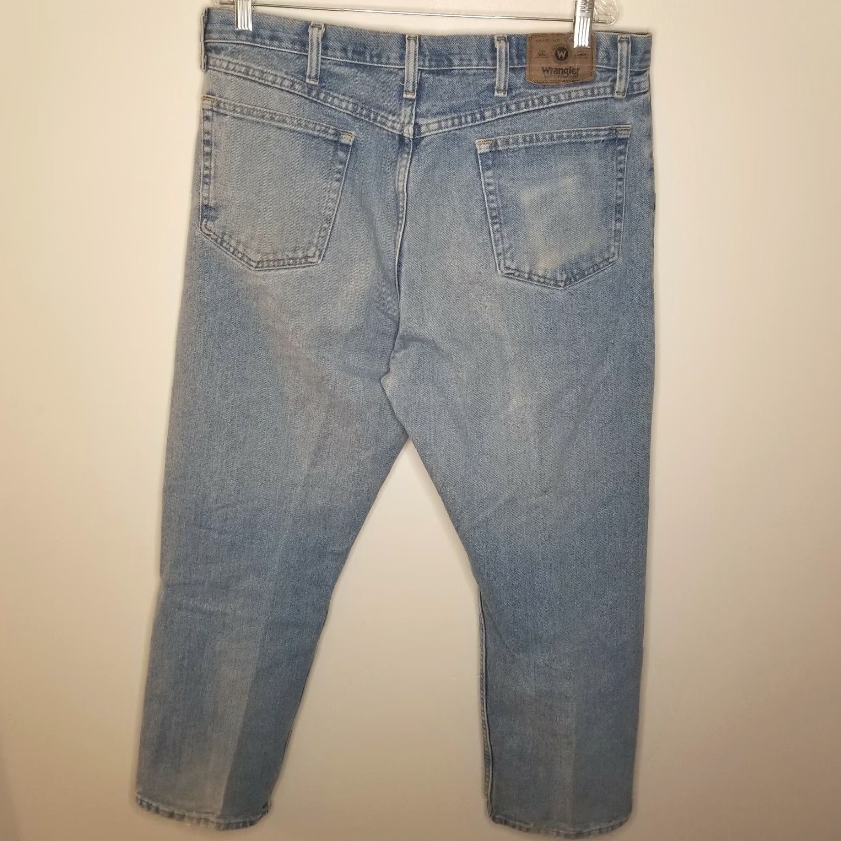 Wrangler Wrangler Jeans Men Relaxed Fit Blue 38x30 Regular Inseam 30 Straight Denim Vintage? (But can't add vintage if not in data) Size US 38 / EU 54 - 5 Thumbnail