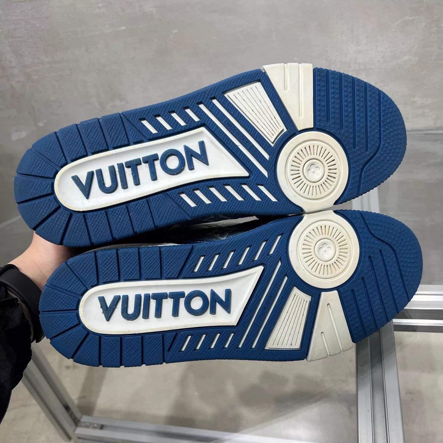Louis Vuitton LV Trainer white blue denim UK6 40 Size US 7 / EU 40 - 7 Thumbnail