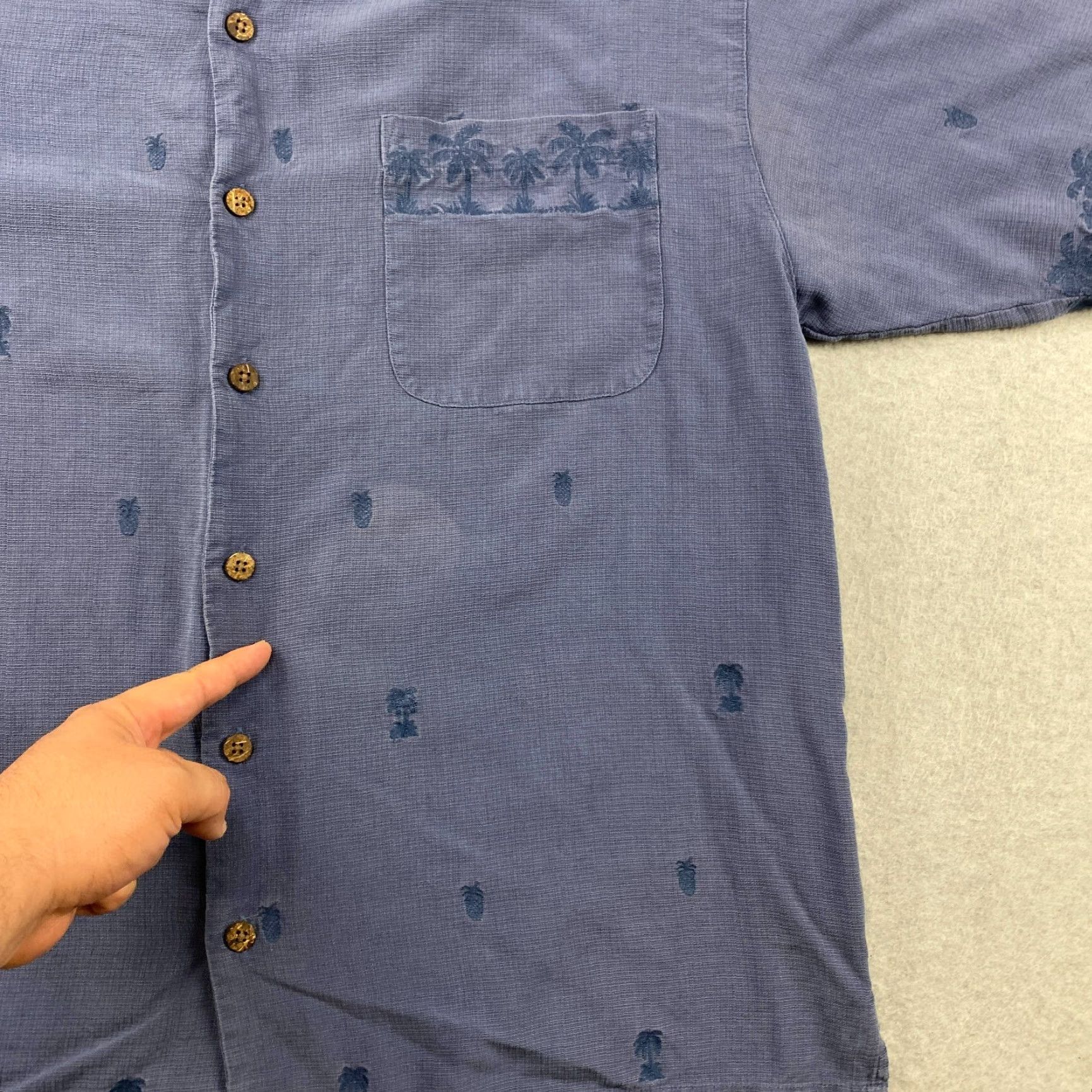 Tommy Bahama Tommy Bahama Hawaiian Shirt Mens XL Blue Silk Embroidered Pineapple Palms Pocket Button-Up Casual Hawaiian Size US XL / EU 56 / 4 - 2 Thumbnail