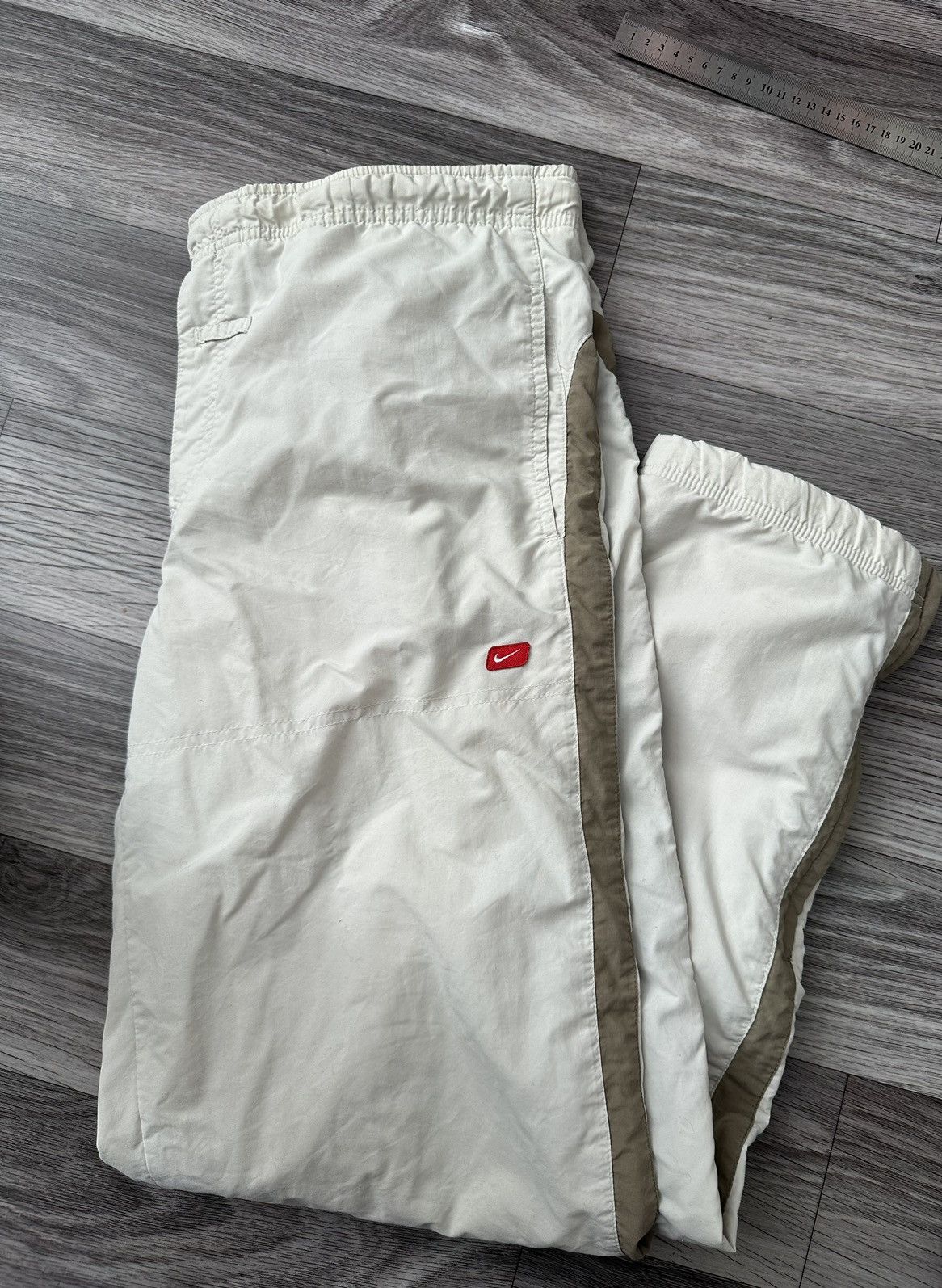 Nike Nike Vintage 00’s White Baggy Nylon Sweatpants y2k size L Size US 34 / EU 50 - 2 Thumbnail