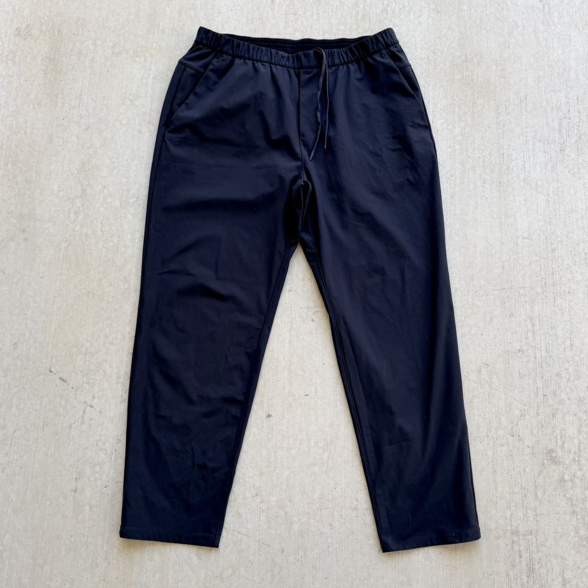 Lululemon Lululemon ABC Warpstreme Relaxed Fit Tapered Pull On Pants Size US 38 / EU 54 - 1 Thumbnail