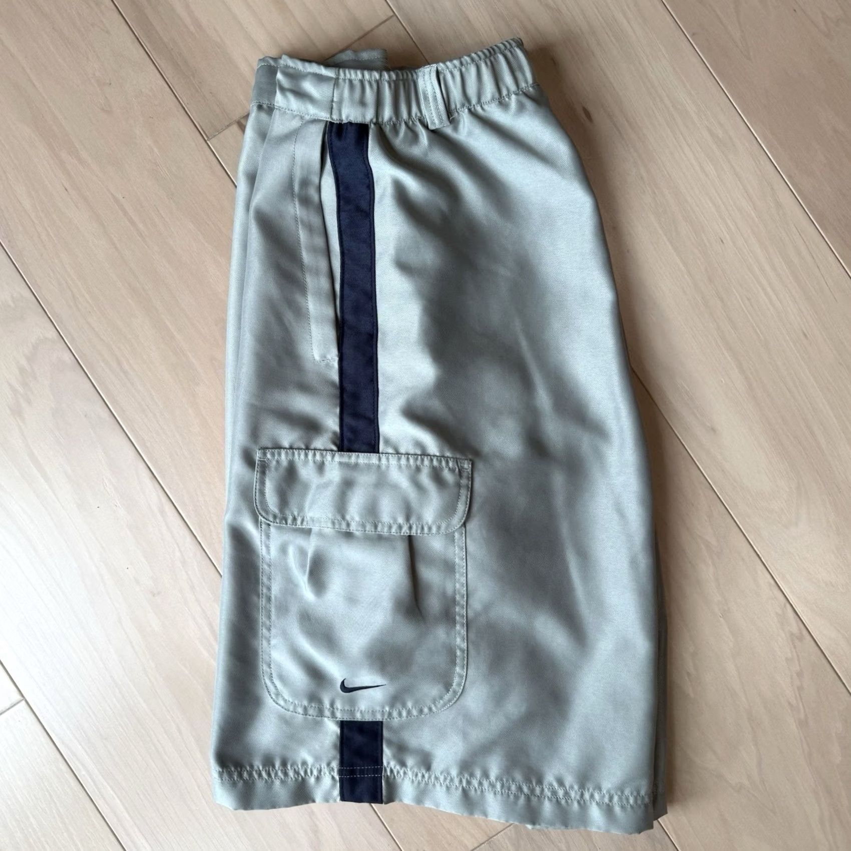 Nike VINTAGE Nike Cargo Shorts Large Gray Y2K Utility Sportswear Men 31 Inseam 11 Zak Zipper Solid Knit Cargo Pocket Mid Rise Pattern 31 in Waist Black? Size US 31 - 2 Thumbnail