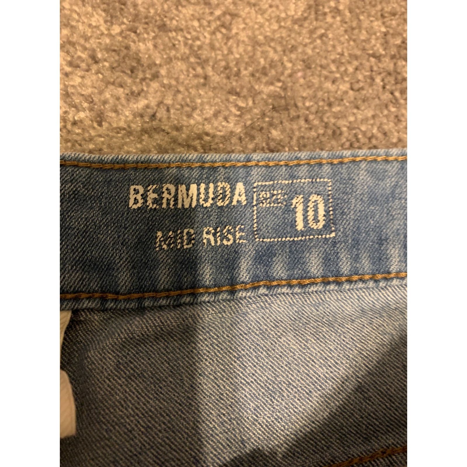 Vintage SONOMA Bermuda Shorts Ladies Size 10 Mid Rise Denim Cotton Blend Beige/Blue Regular Woven Zipper Button Casual Women Size 32" / US 10 / IT 46 - 2 Thumbnail