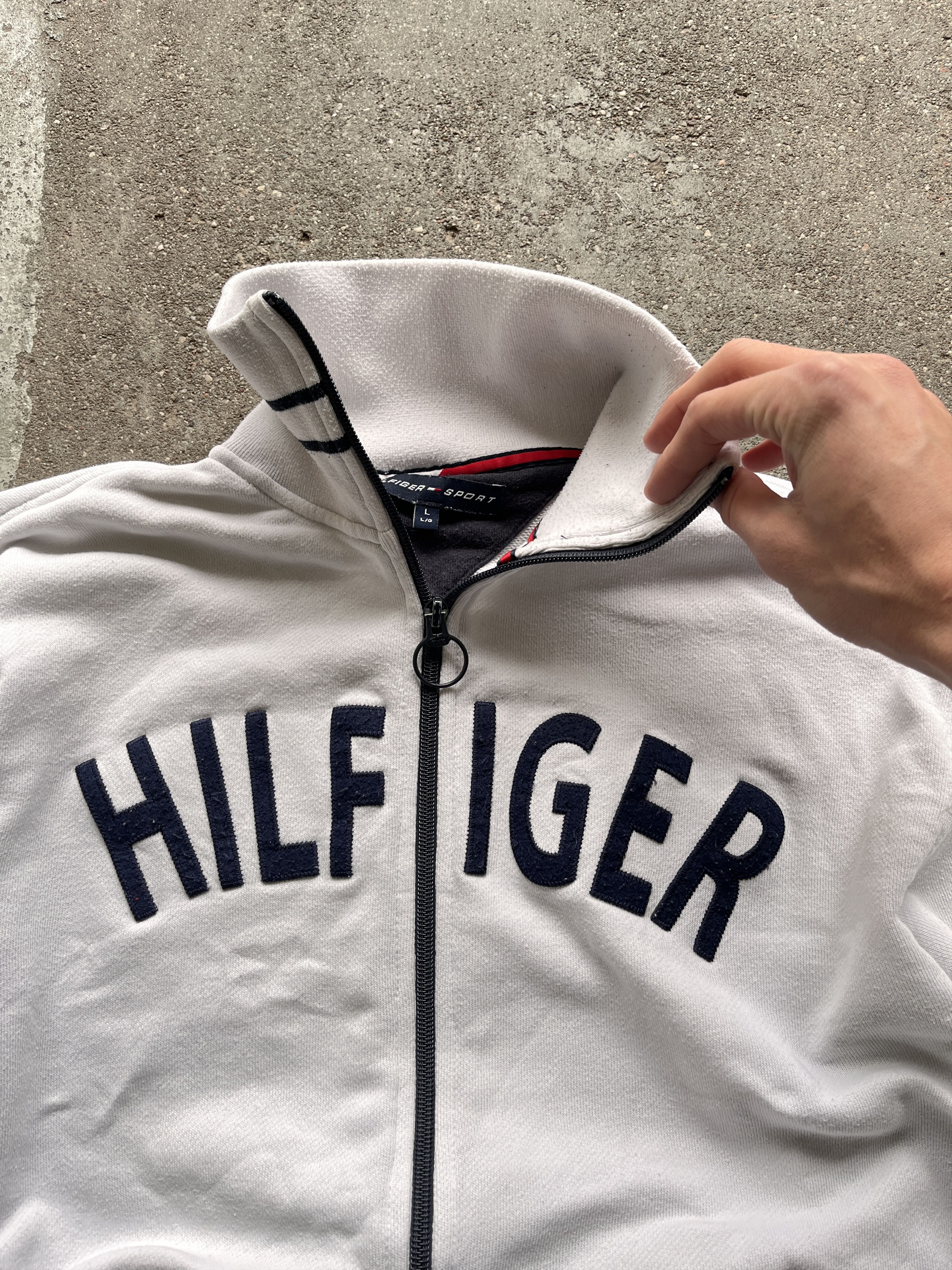 Tommy Hilfiger tommy hilfiger white big logo sport sweatshirt Size US L / EU 52-54 / 3 - 4 Thumbnail