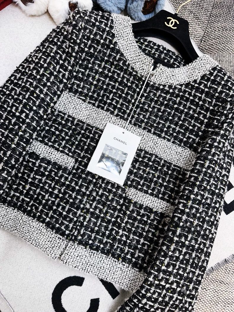 Chanel Chanel 17B series gray and white tweed jacket Size XS / US 0-2 / IT 36-38 - 4 Thumbnail