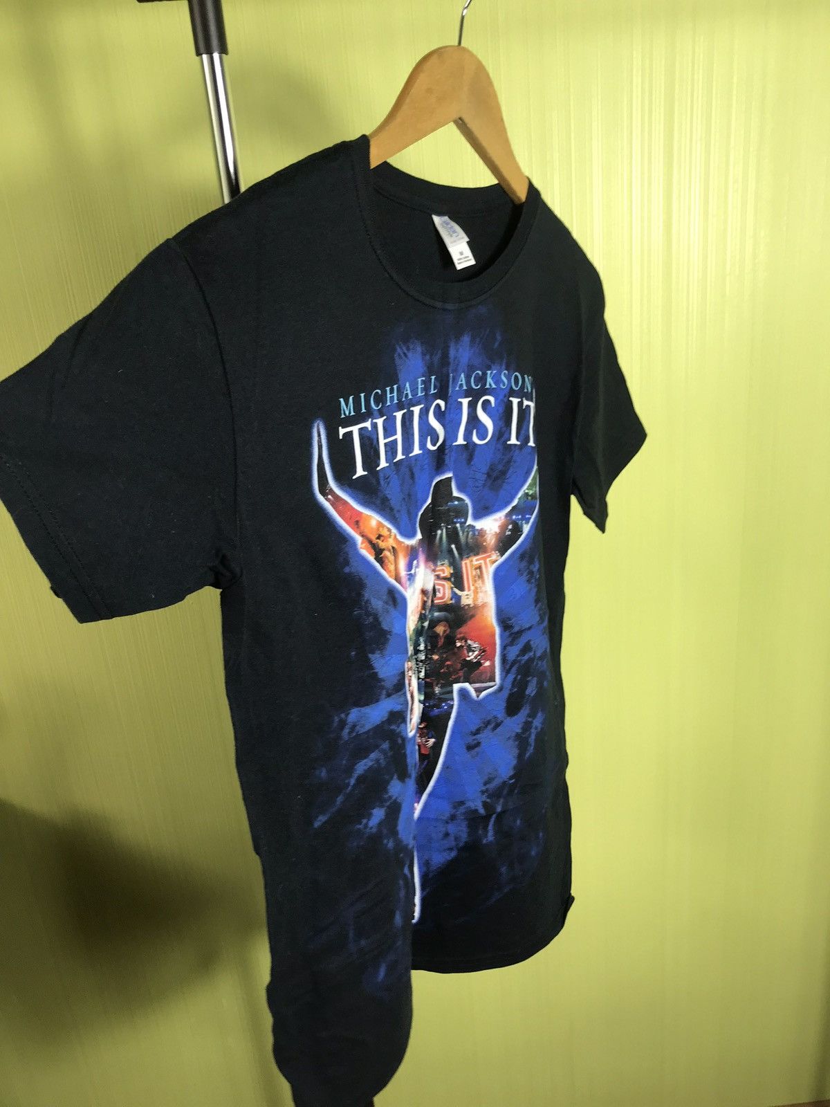 Band Tees × Gildan × Michael Jackson Michael Jackson This is it black cotton pop music y2k Size US M / EU 48-50 / 2 - 3 Thumbnail
