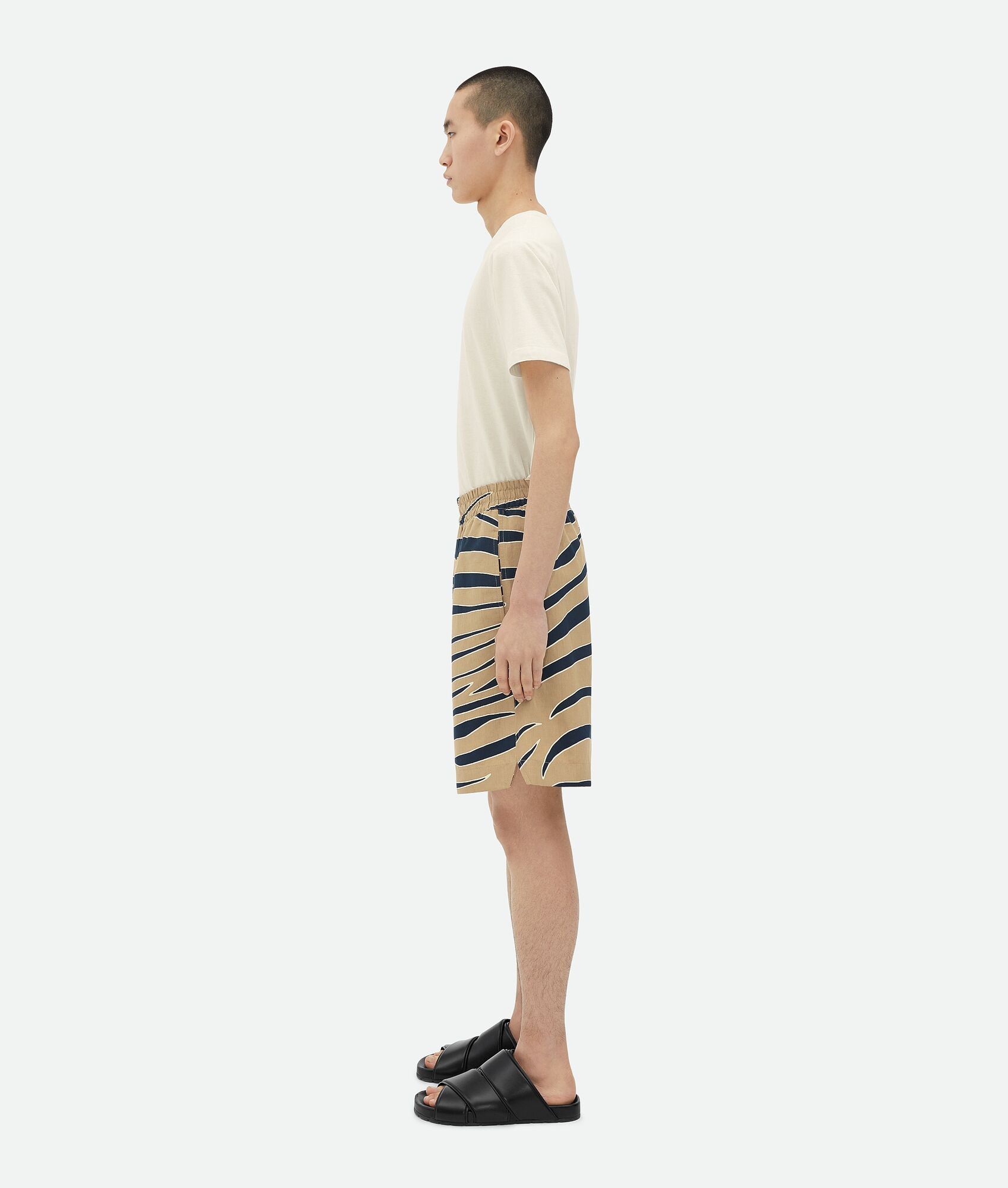 Bottega Veneta o1lf3ng11025 Animal Print Cotton And Linen Shorts Navy/Beige Size US 32 / EU 48 - 2 Thumbnail