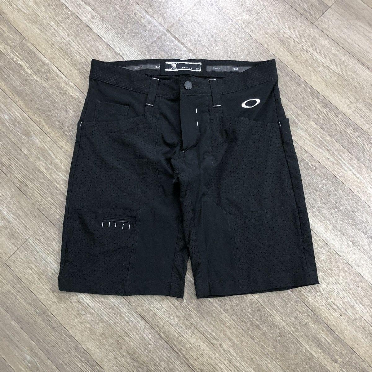 Oakley 2000s Oakley Golf Skull Cool Stretch Multipocket Shorts Size US 32 / EU 48 - 4 Thumbnail