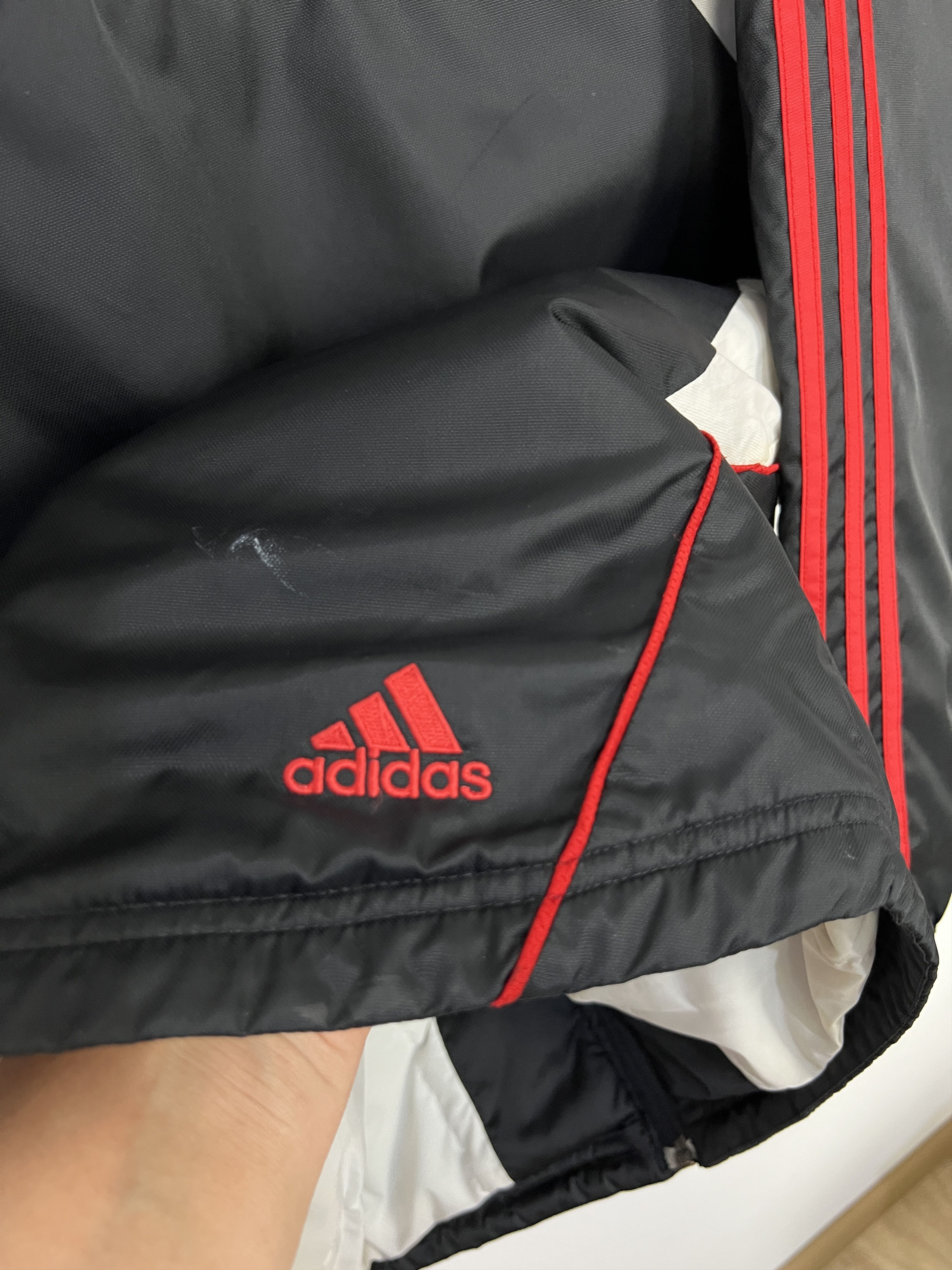 Adidas Vintage Adidas Liverpool Football Jacket Soccer Bomber Black Size US S / EU 44-46 / 1 - 21 Thumbnail