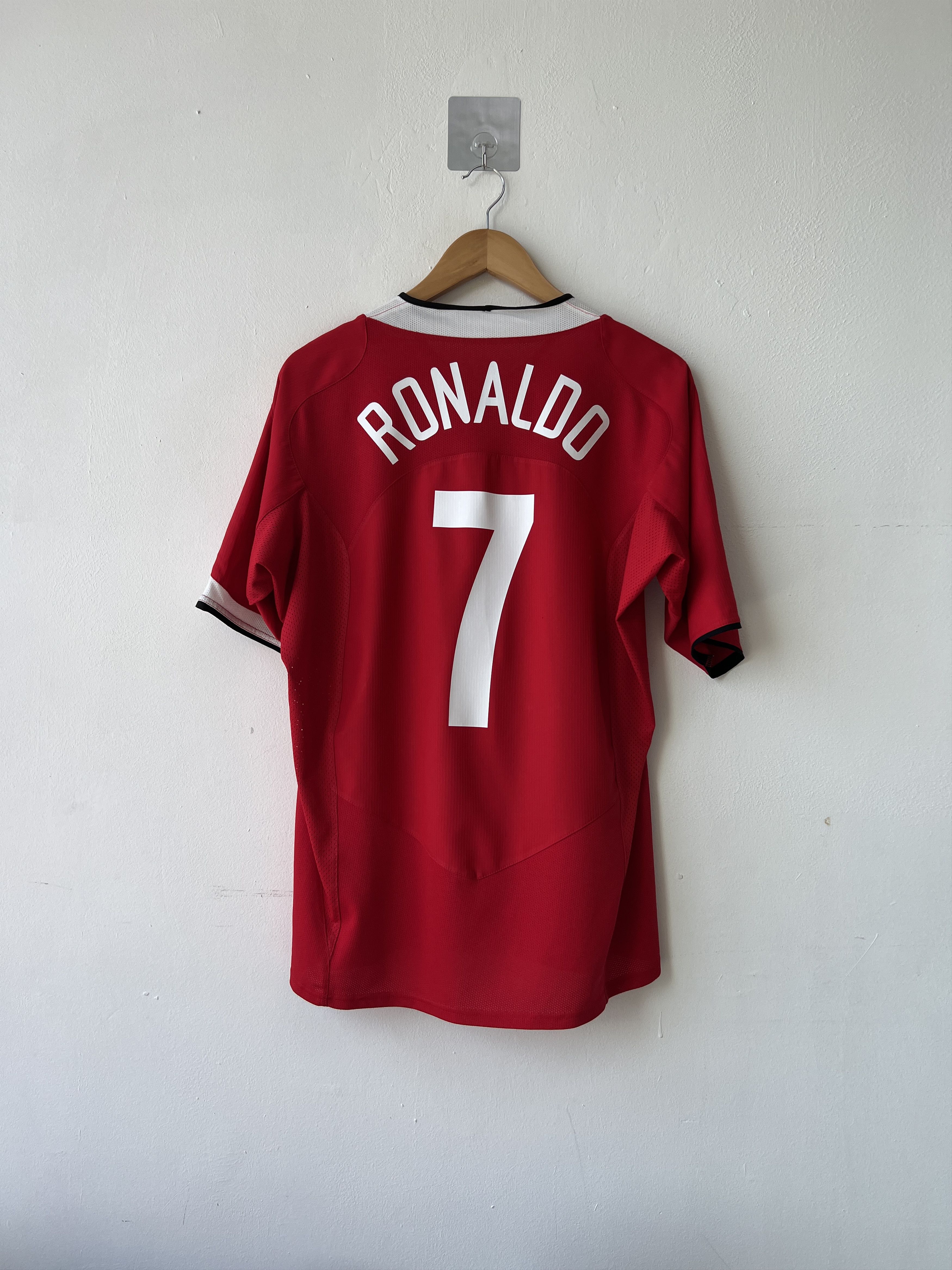 Nike (L) Manchester United 2004-06 Home Kit Ronaldo #7 Size US L / EU 52-54 / 3 - 1 Thumbnail