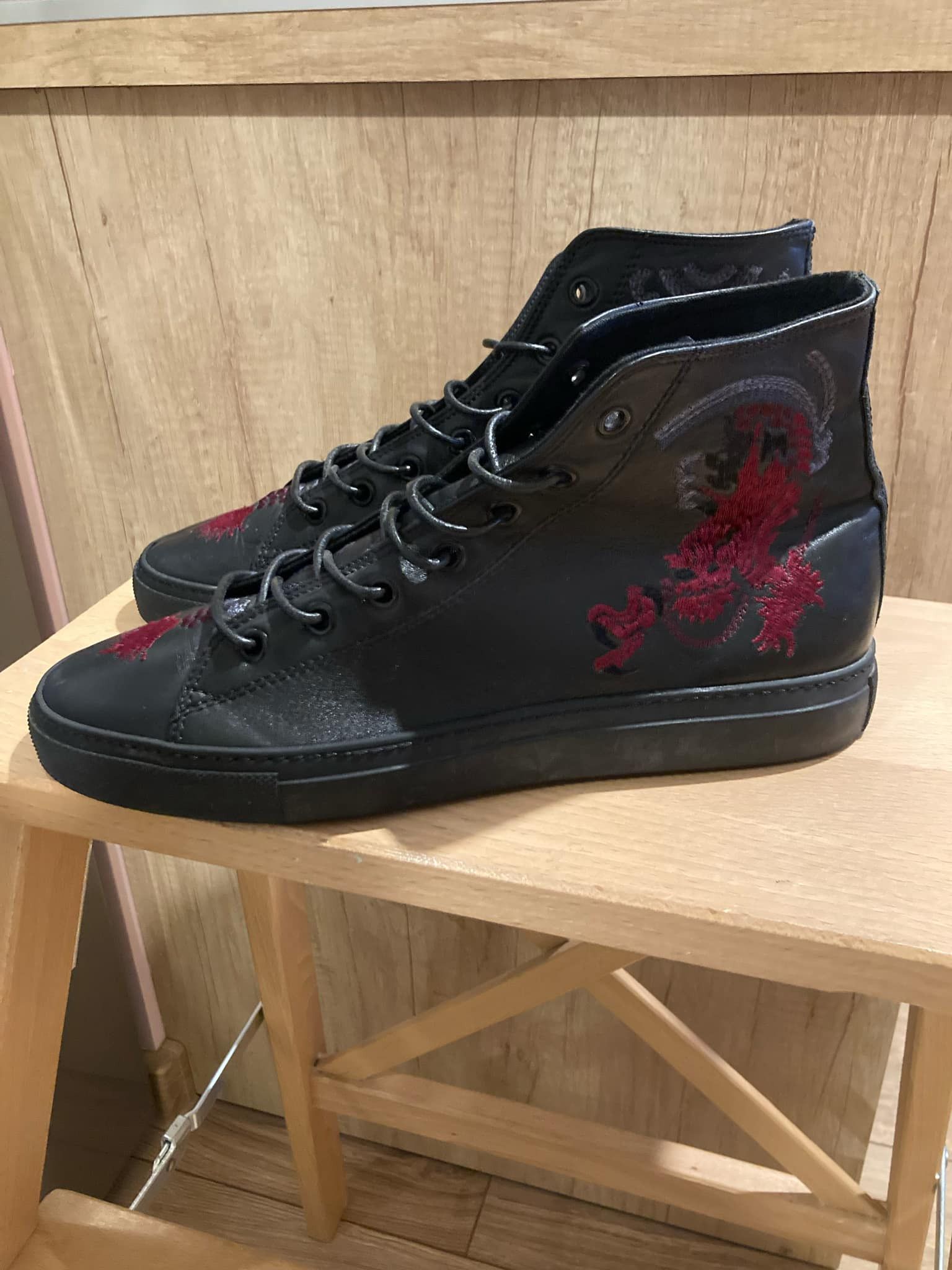 Gucci Gucci TomFord Leather Hi-Top ChuckTaylors Dragon Embroidered Size US 8.5 / IT 38.5 - 1 Thumbnail