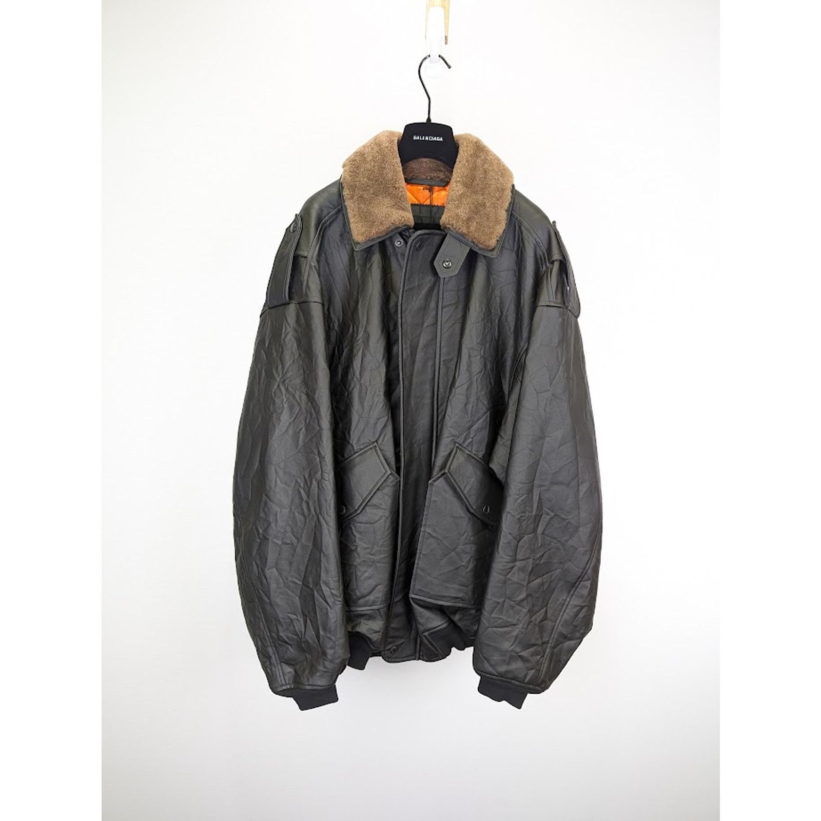 Balenciaga o1rshd1 Leather Grainy Worn Out Bomber in Black Size US M / EU 48-50 / 2 - 1 Thumbnail