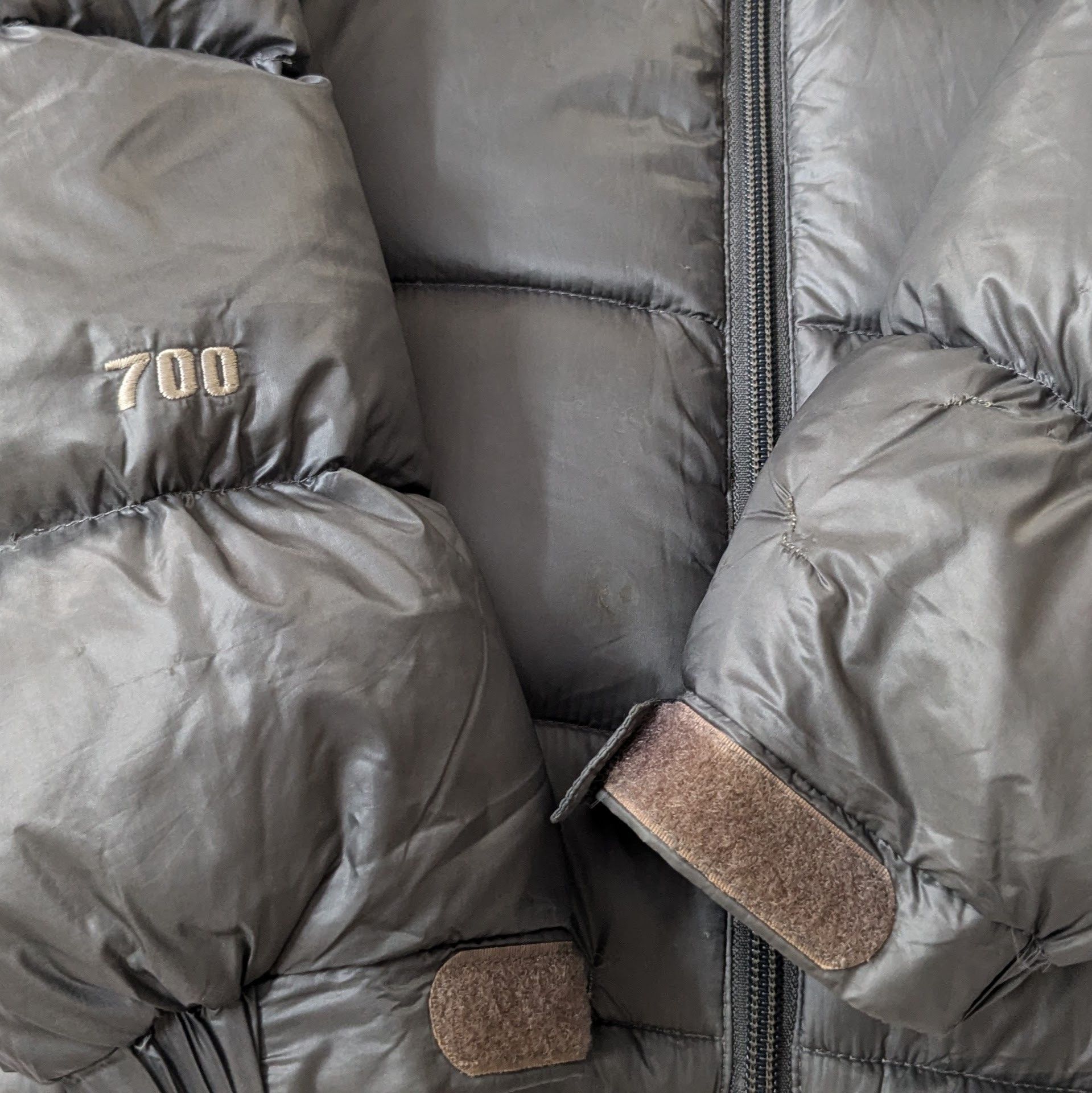 The North Face The North Face 700 series fitted nuptse shimmer grey Size L / US 10 / IT 46 - 8 Thumbnail