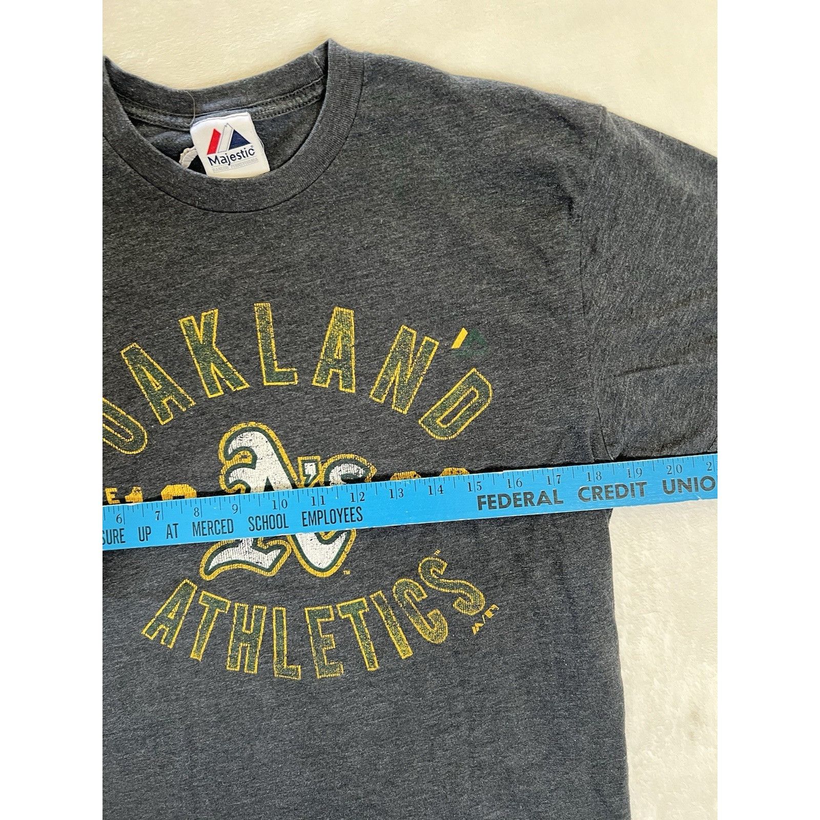 Majestic Vintage Oakland Athletics T-Shirt Size Medium Spell Out Gray Size US M / EU 48-50 / 2 - 5 Thumbnail