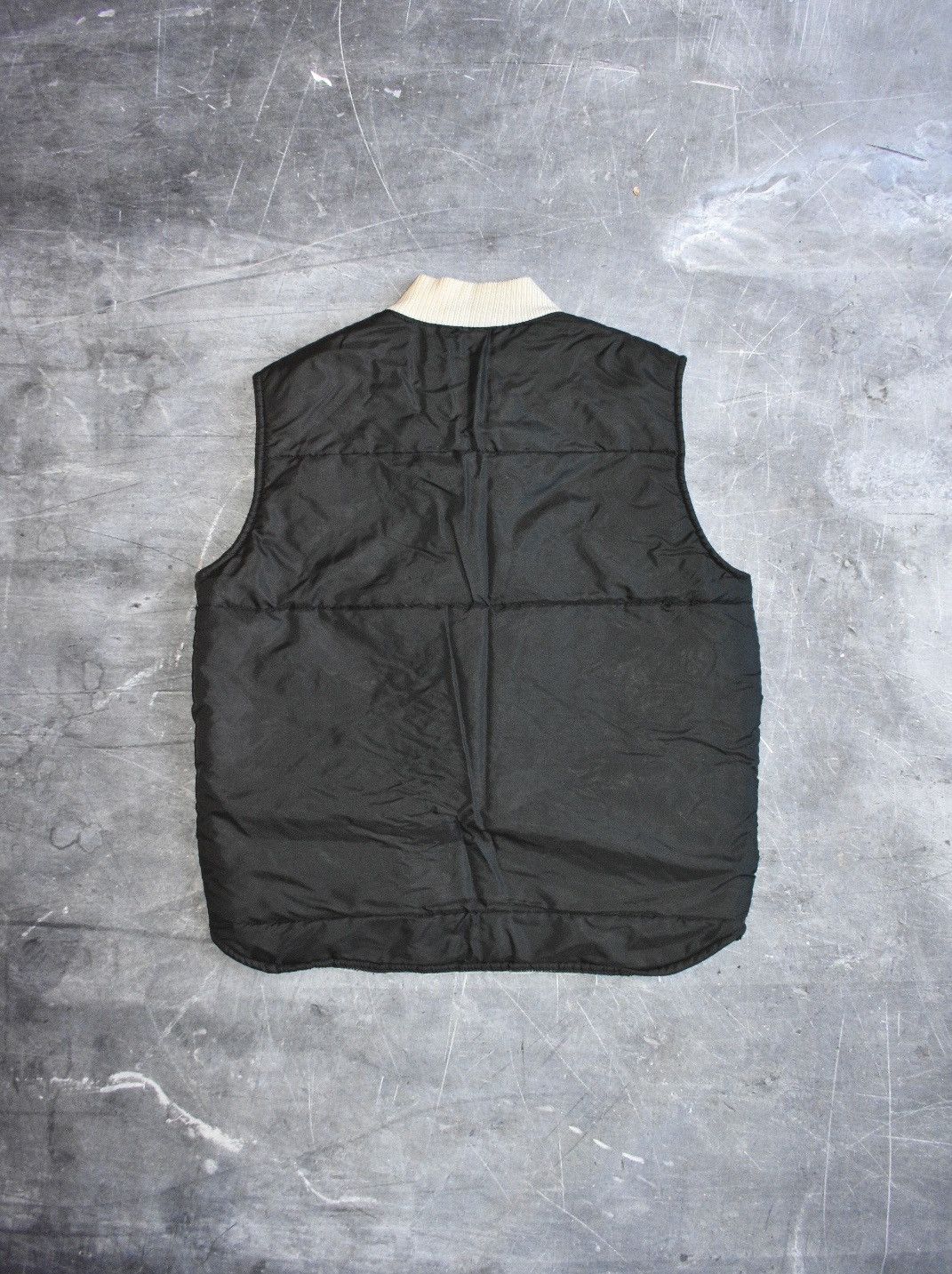 NFL × Vintage Vintage 90s Oakland Raiders NFL Puffer Vest (S) Size US S / EU 44-46 / 1 - 3 Thumbnail