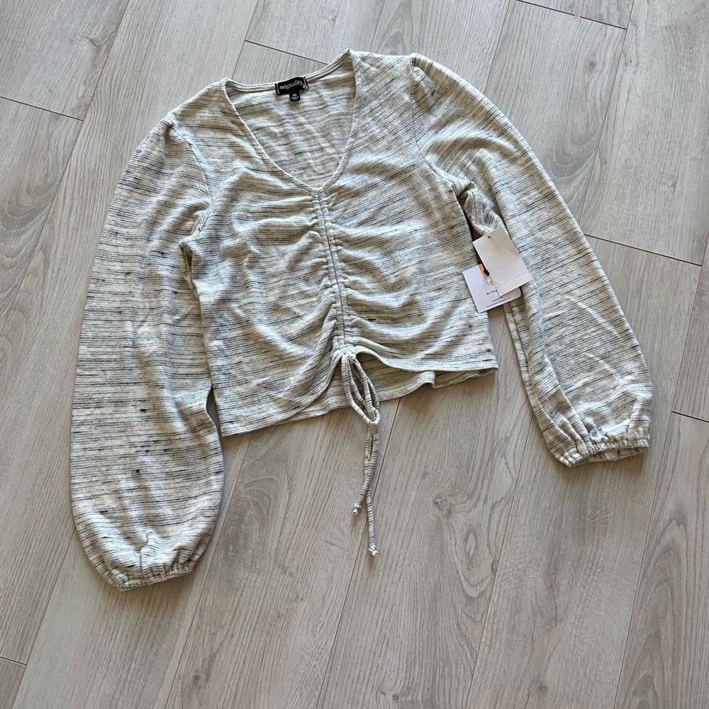 Designer Chic Lightweight Cropped Cardigan with Tie Detail Size M / US 6-8 / IT 42-44 - 1 Thumbnail