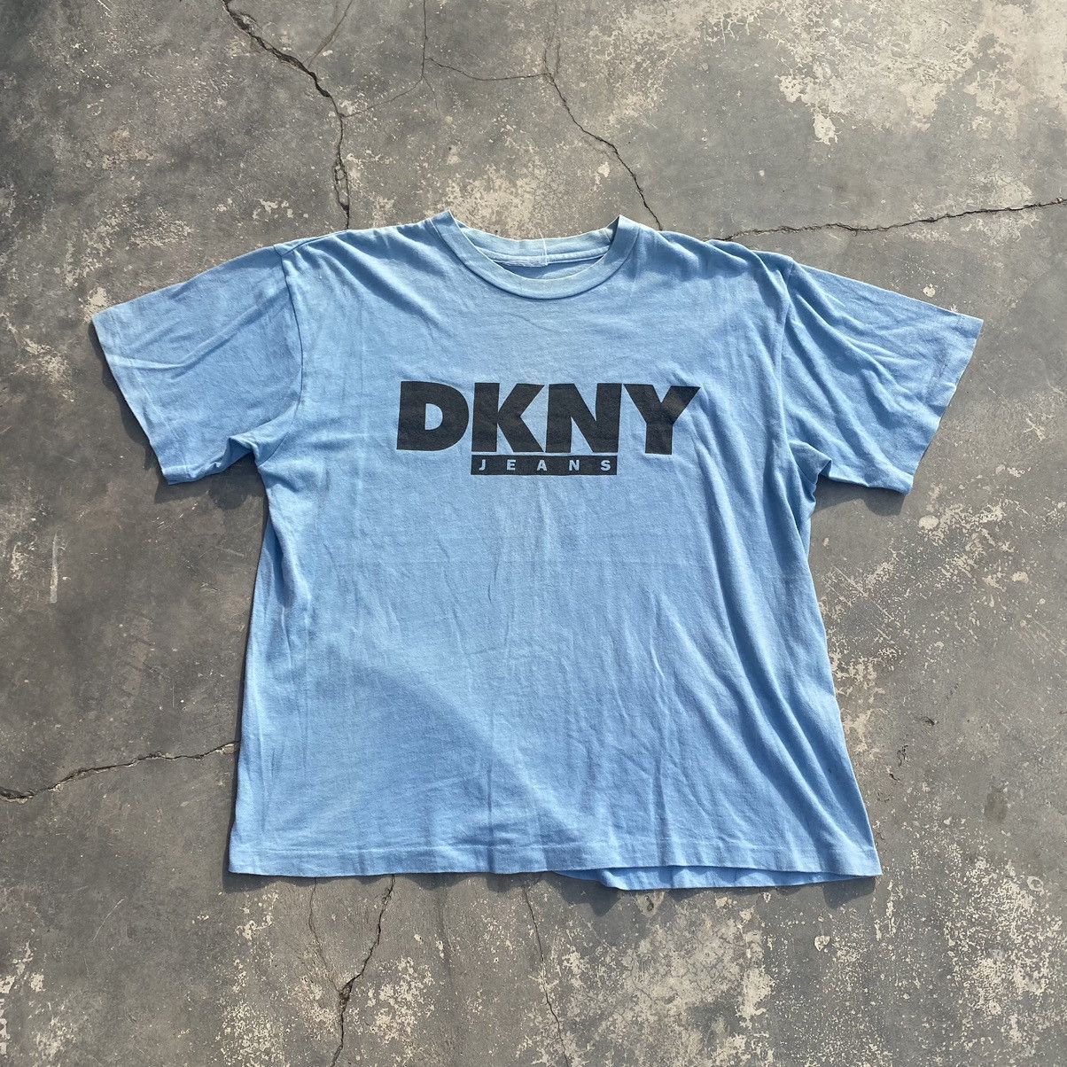 DKNY × Vintage 90s Boxy Spell Out tee C024 Size US L / EU 52-54 / 3 - 1 Thumbnail
