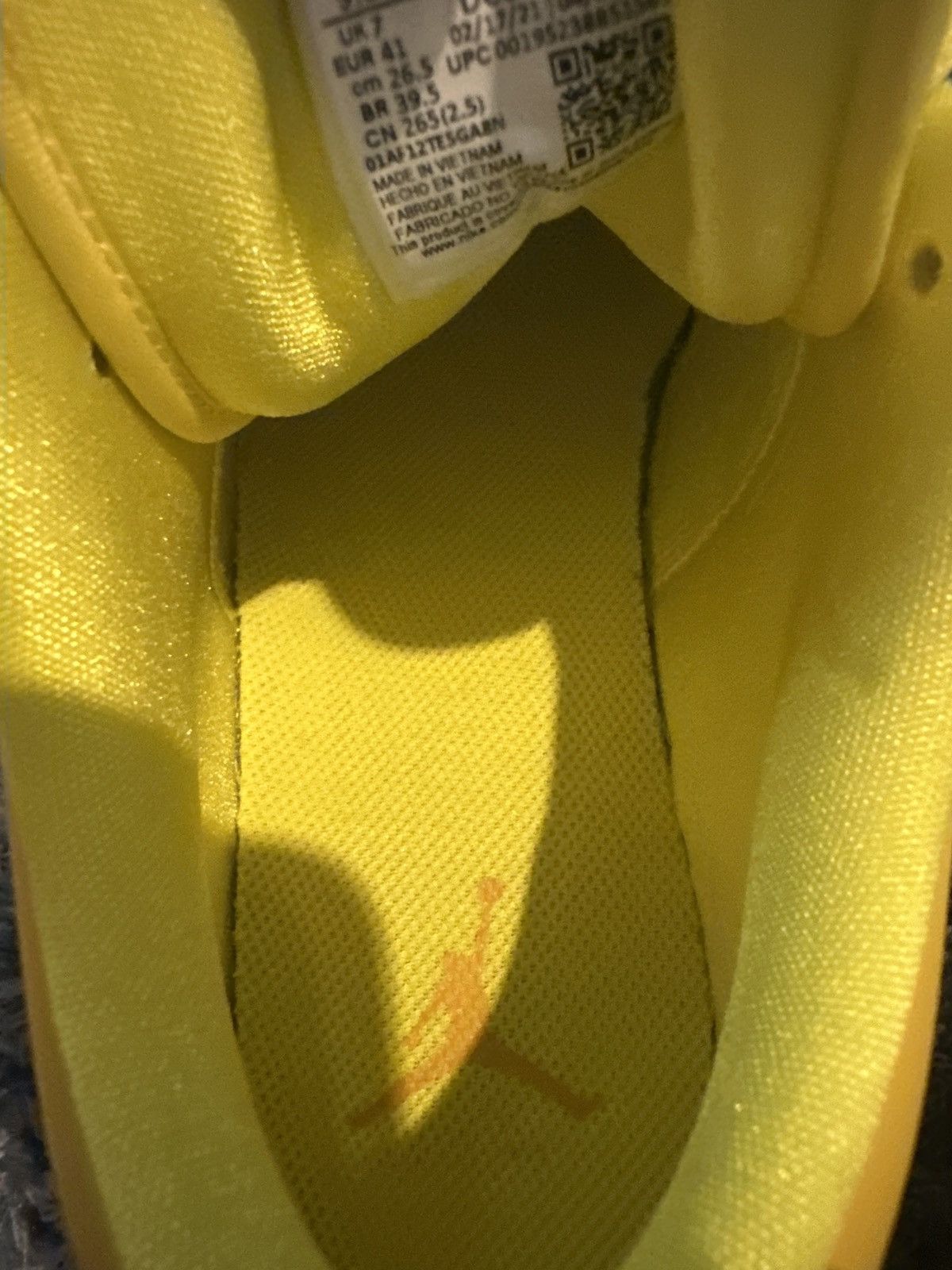 Nike Wmns Air Jordan 1 low yellow strike Size US 9.5 / IT 39.5 - 6 Thumbnail