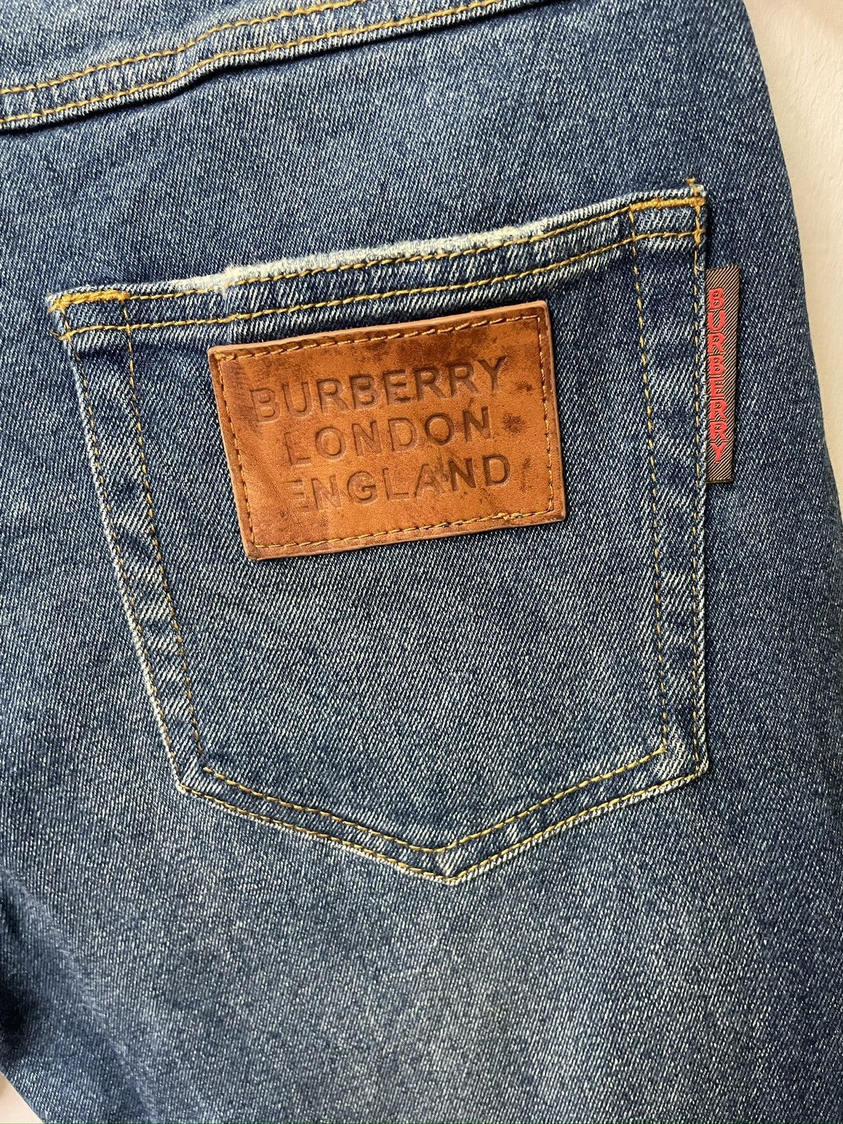 Burberry × Vintage MEN JEANS BURBERRY LONDON ENGLAND Size US 35 - 3 Thumbnail