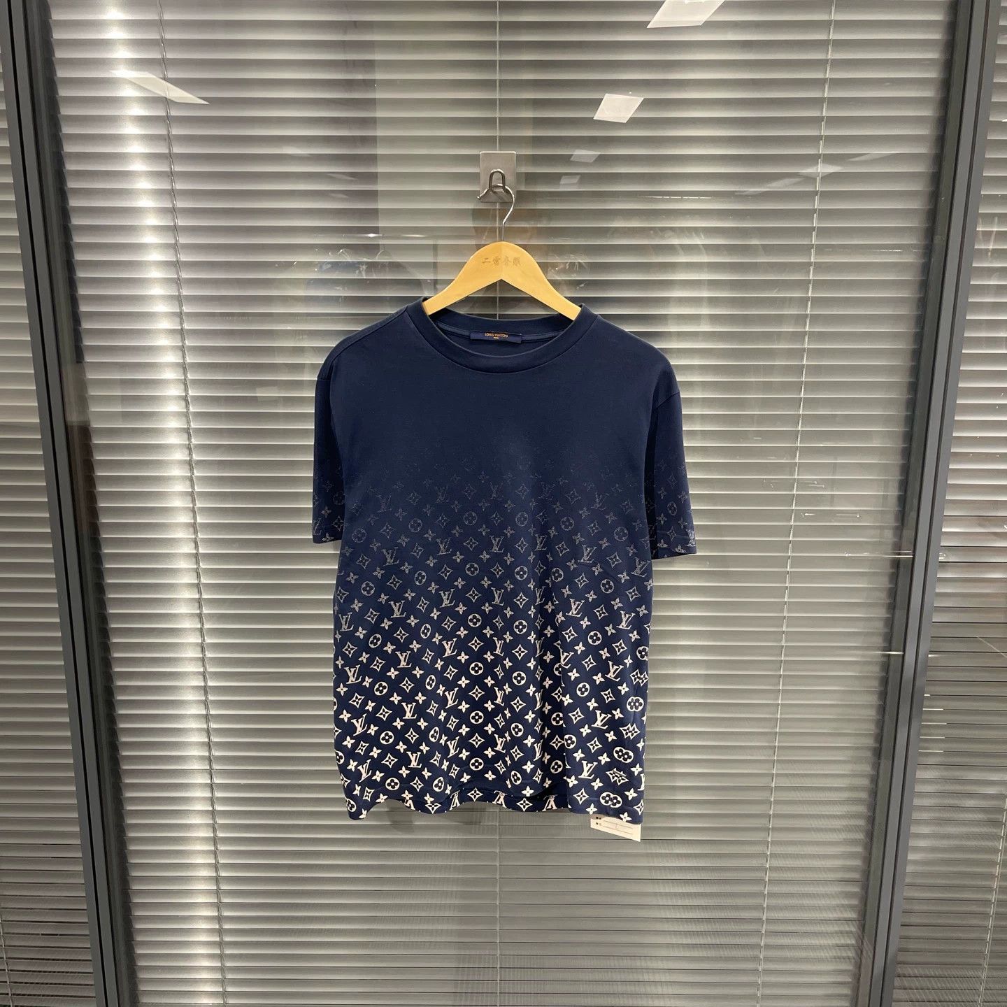 Louis Vuitton LV gradient monogram allover short tee L 99 new Size US L / EU 52-54 / 3 - 1 Thumbnail