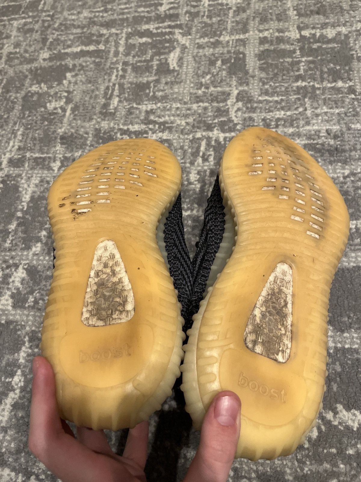 Adidas × Kanye West Yeezy Boost 350 V2 Carbon Size US 9.5 / EU 42-43 - 2 Thumbnail