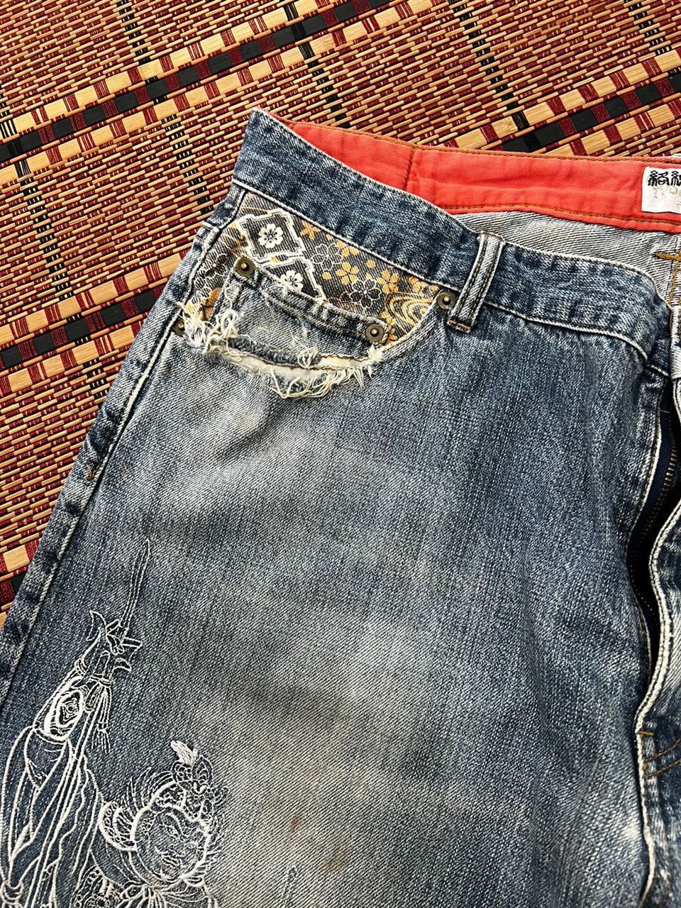 Designer Karakuri Tamashi Embroidery Distressed Jeans Size US 40 / EU 56 - 3 Thumbnail