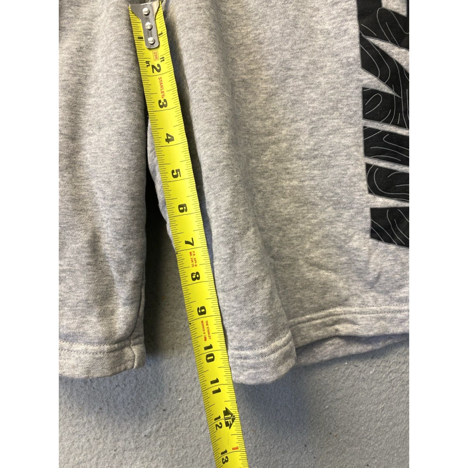 Nike VINTAGE Nike Men Athletic Shorts Fleece Graphic 90s Gray Large Activewear Size US 33 - 5 Thumbnail